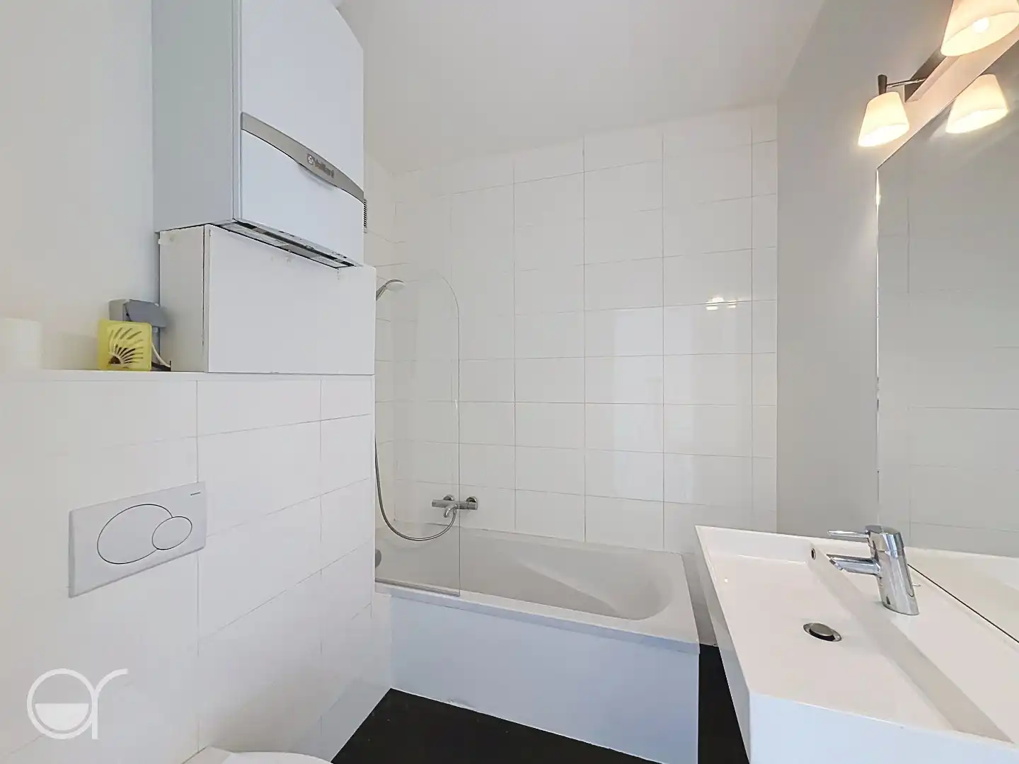 Rustig gelegen appartement met één slaapkamer, bureau en garagebox foto 9