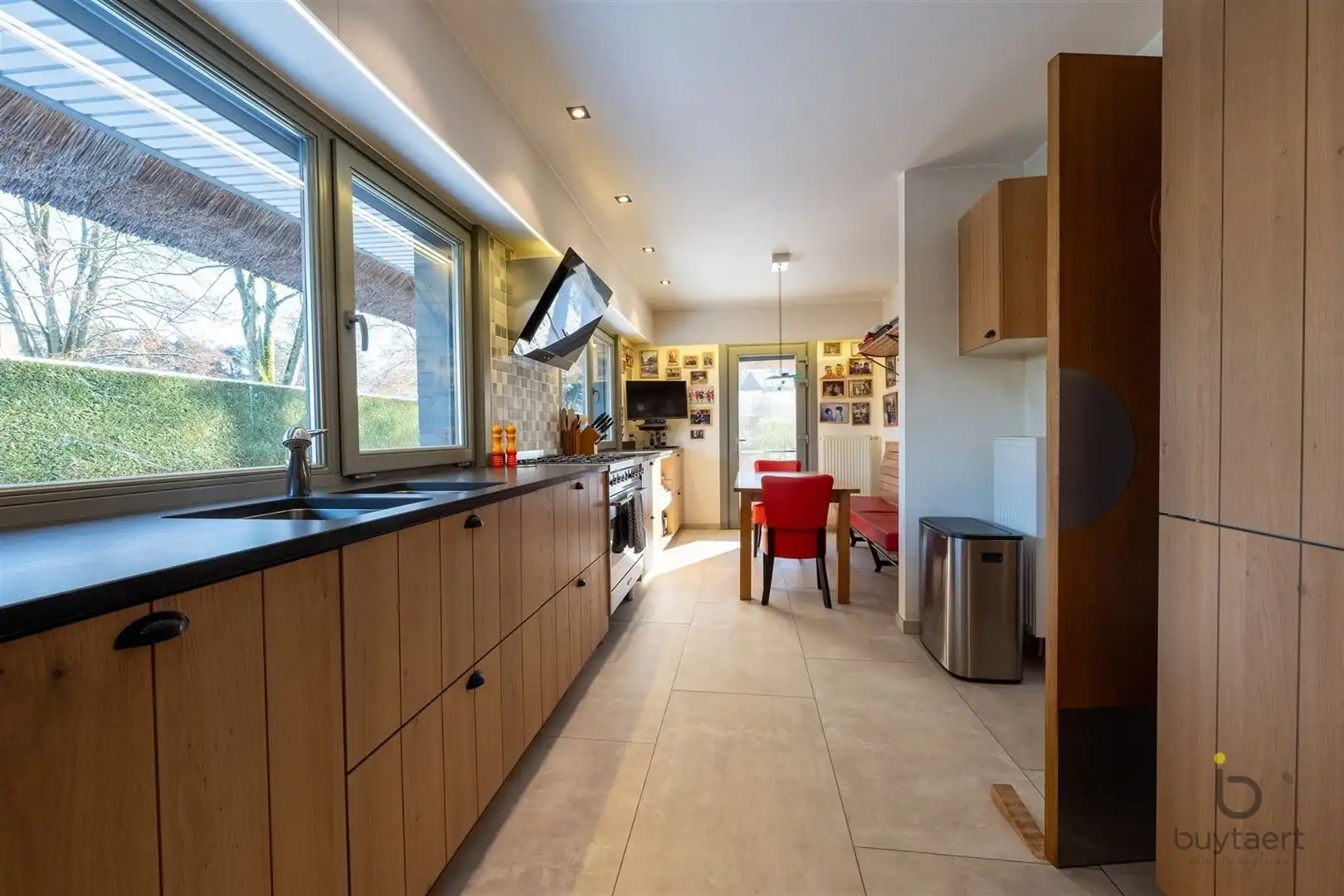 Villa met praktijk of  kangoeroewoning en Zuid - West tuin. foto 9