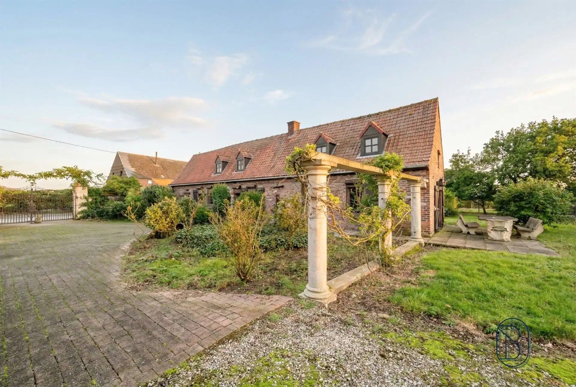 Charmante woning en bijgebouwen, met een prachtig zicht! foto 6