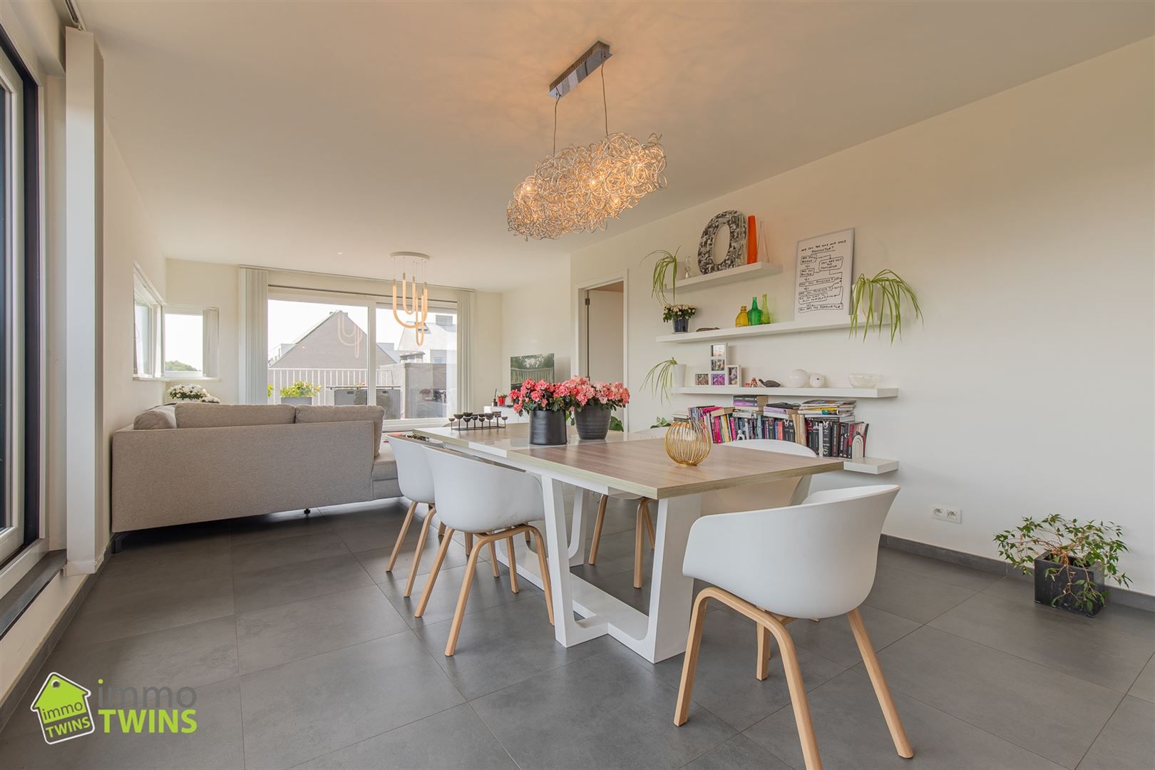 Luxueus penthouse met ruim terrassen en prachtig uitzicht in residentie Vroonhof foto 9