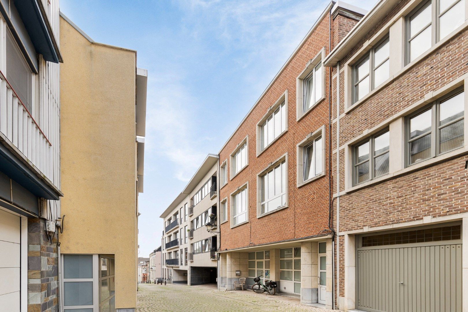 Prachtige duplex met 2 grote slaapkamers, 2 badkamers en 2 terrassen foto 8