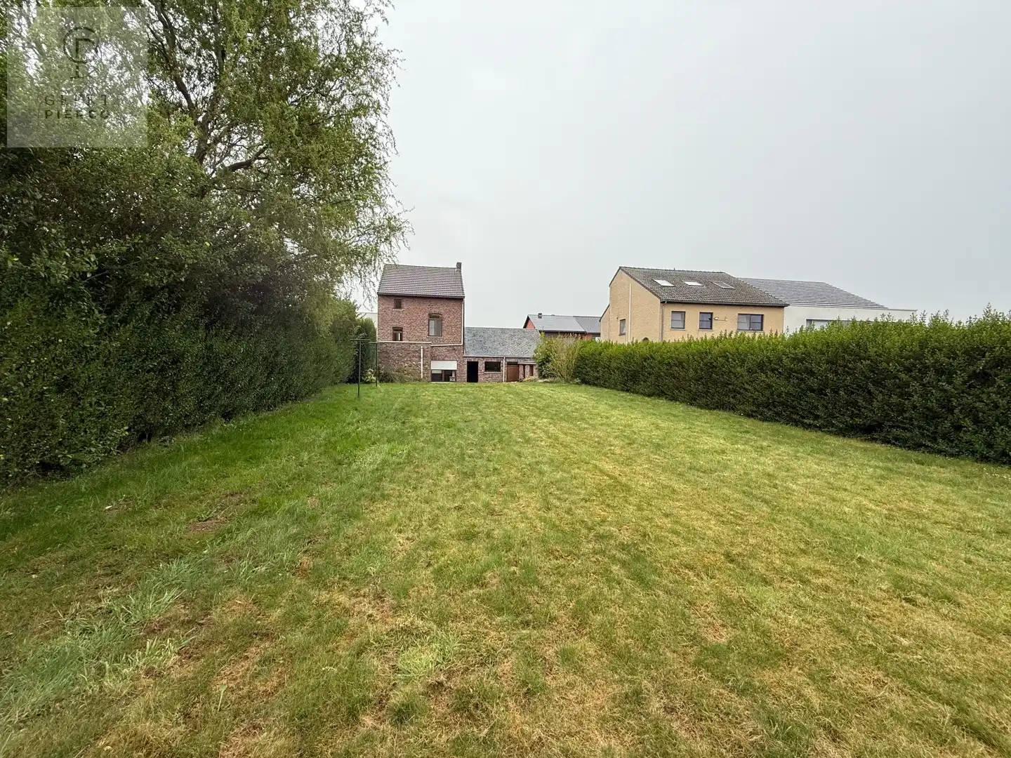 Eigentijdse woonst met ruime tuin foto 35