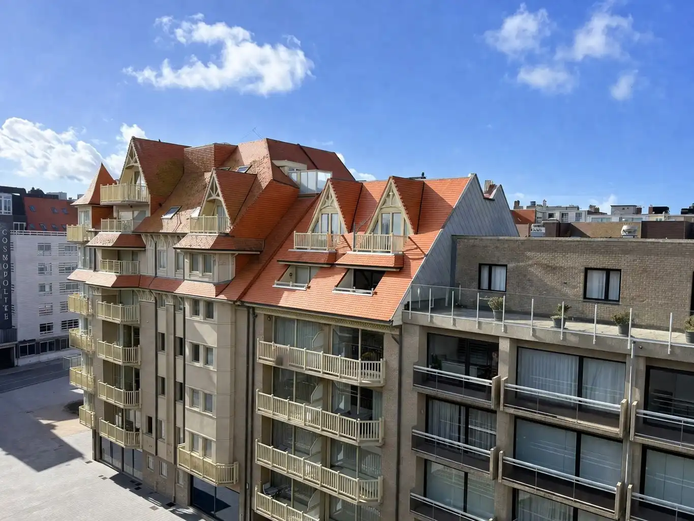 Instapklaar appartement met zicht op de vaargeul te Nieuwpoort-Bad foto {{pictureIndex}}