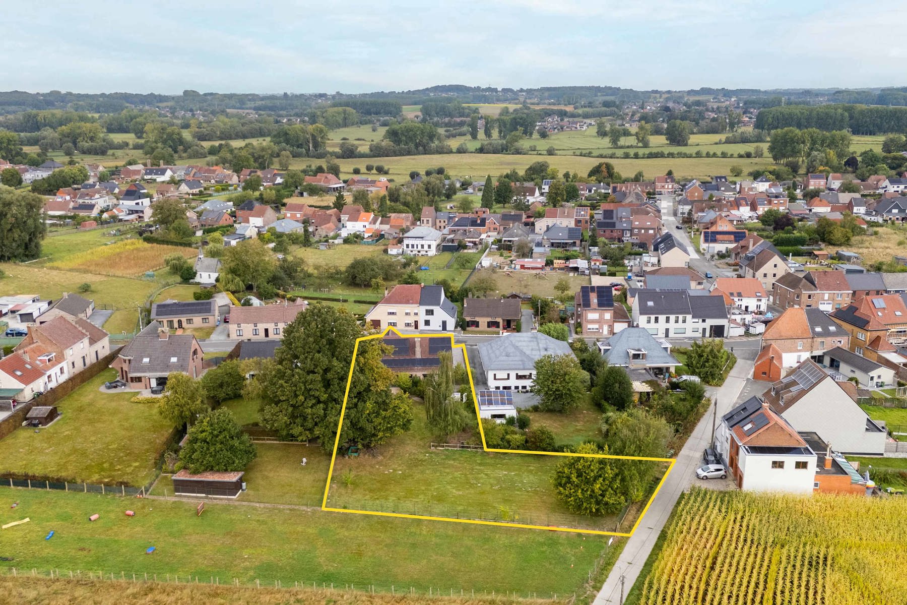 Ruime open bebouwing op rustige locatie foto 31