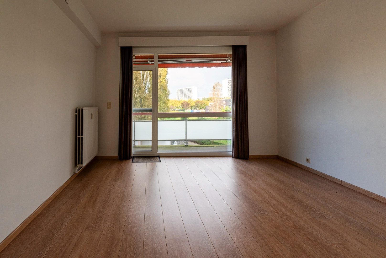 Vernieuwd appartement gelegen op de 2de verdieping van Residentie Eugène Van Marcke!  foto 3