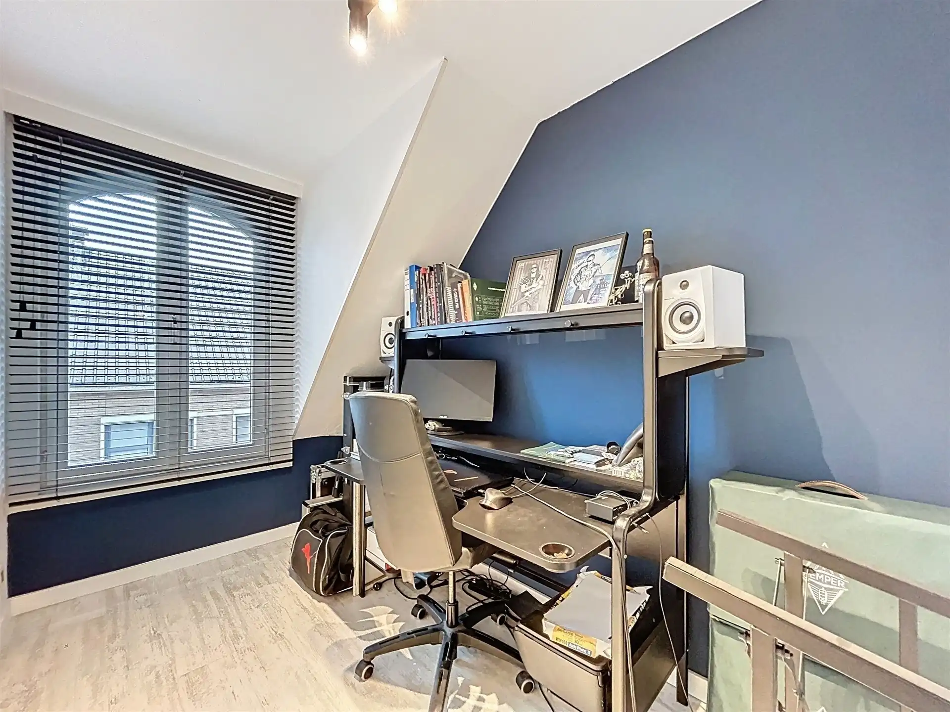 Moderne gezinswoning met 3 ruime slaapkamers en inpandige garage! foto 14