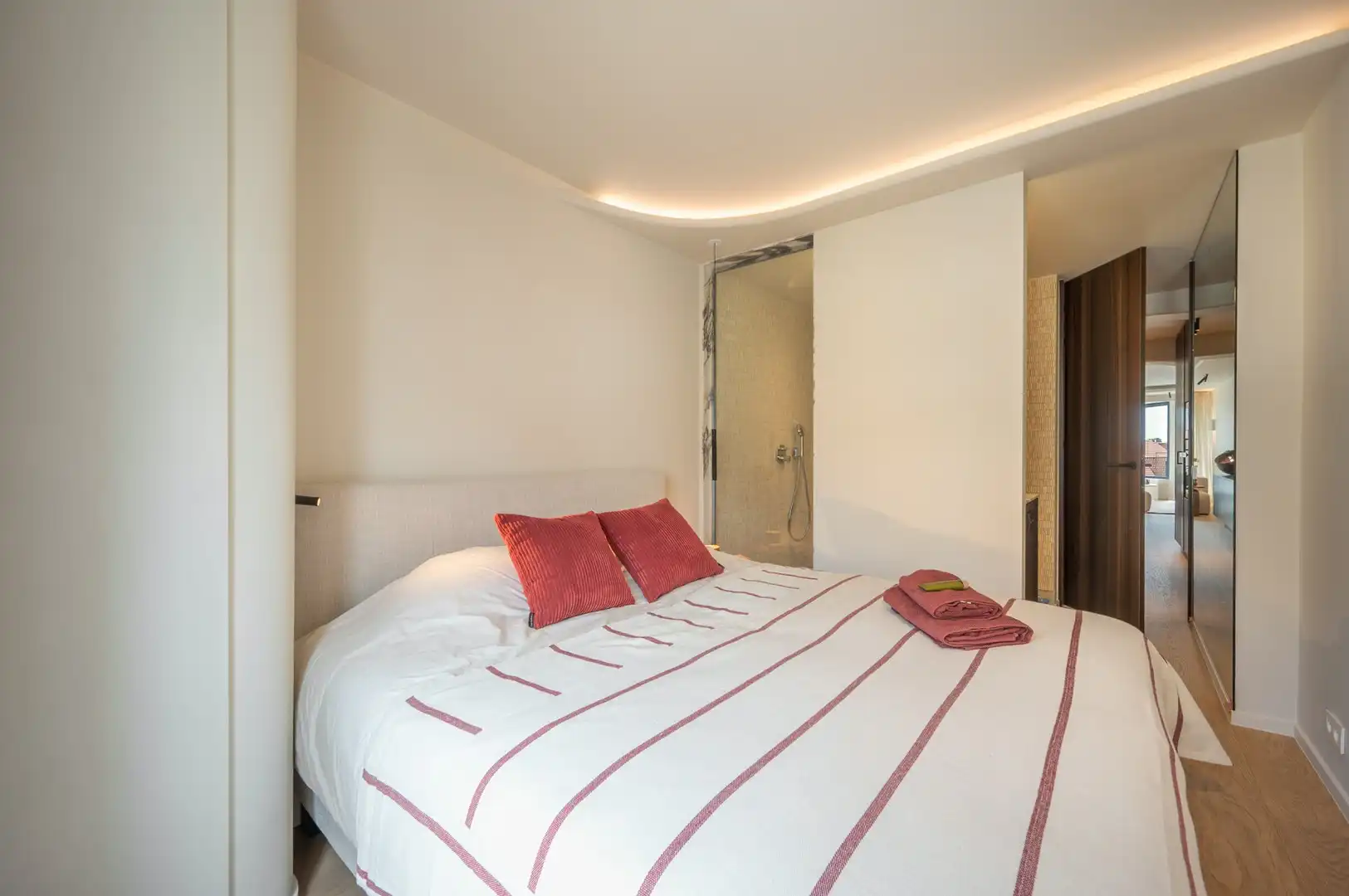Prachtig gerenoveerd appartement nabij het centrum en de zee met open zichten. foto 15