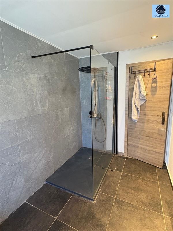 WONING MET HANDELSRUIMTE EN 3 SLAAPKAMERS foto 24