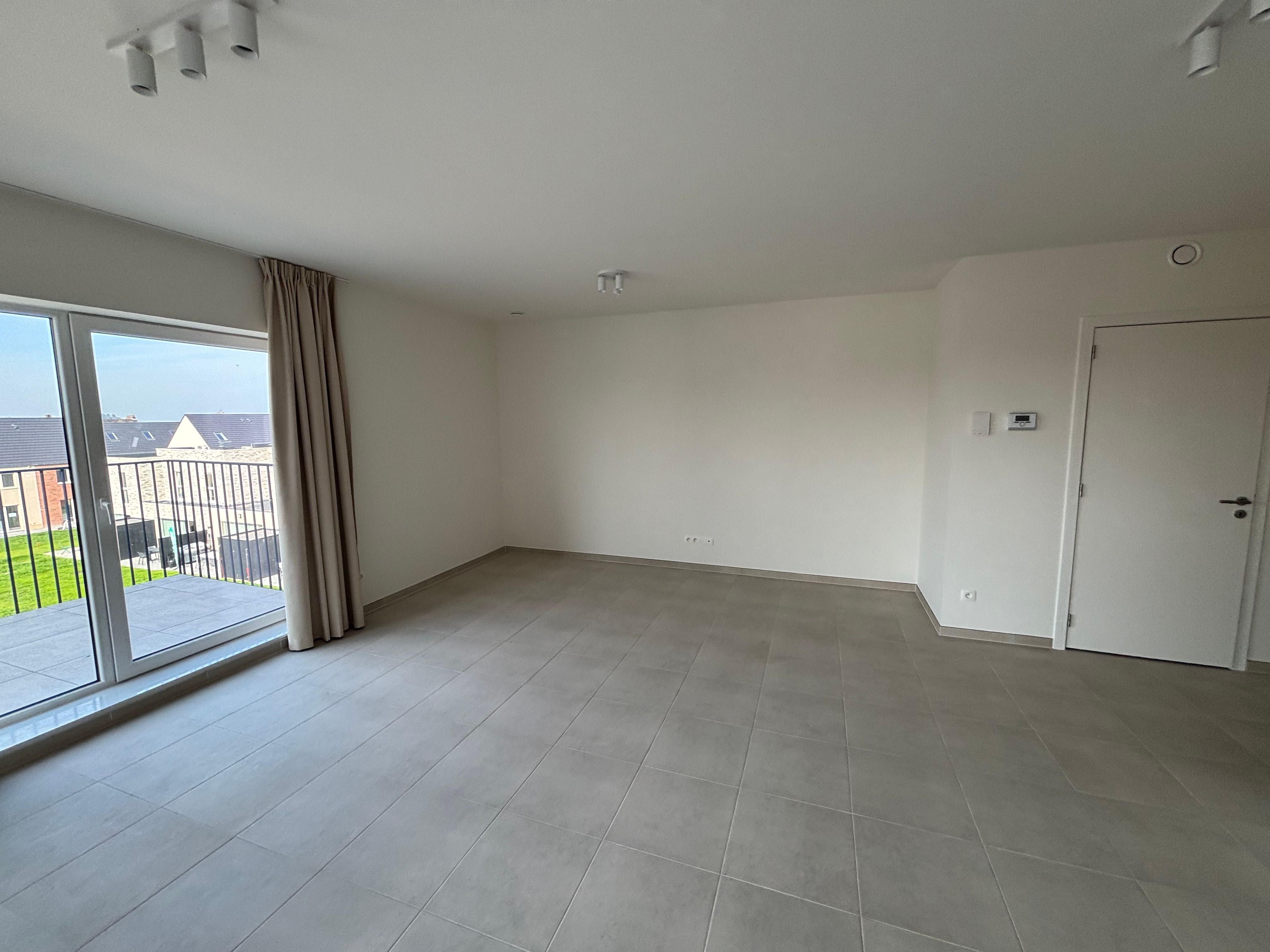 Nieuwbouw 1-slaapkamerappartement met bureau foto 12