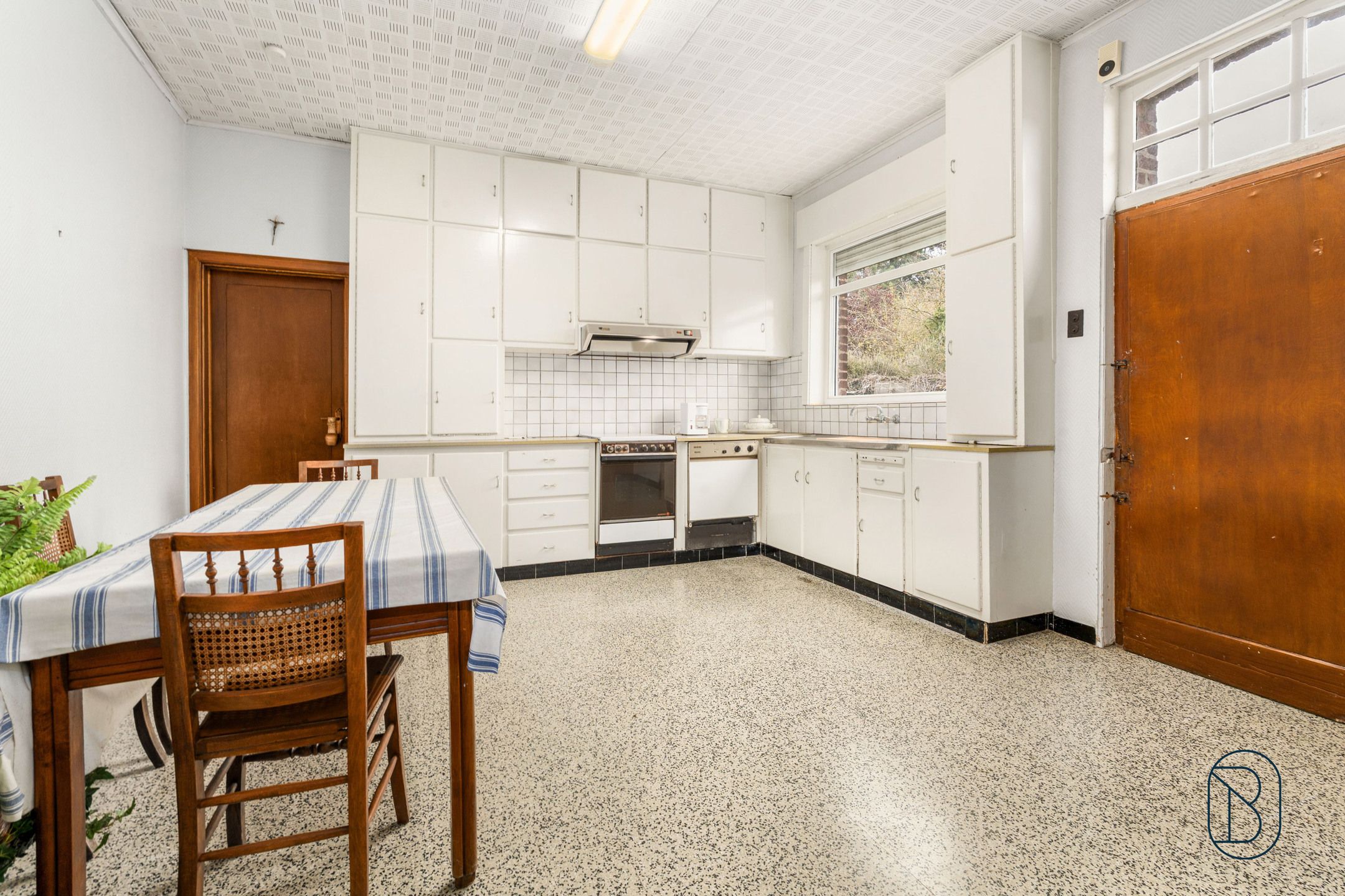 Unieke charmante vierkantshoeve op 1 hectare grond te Ieper foto 18