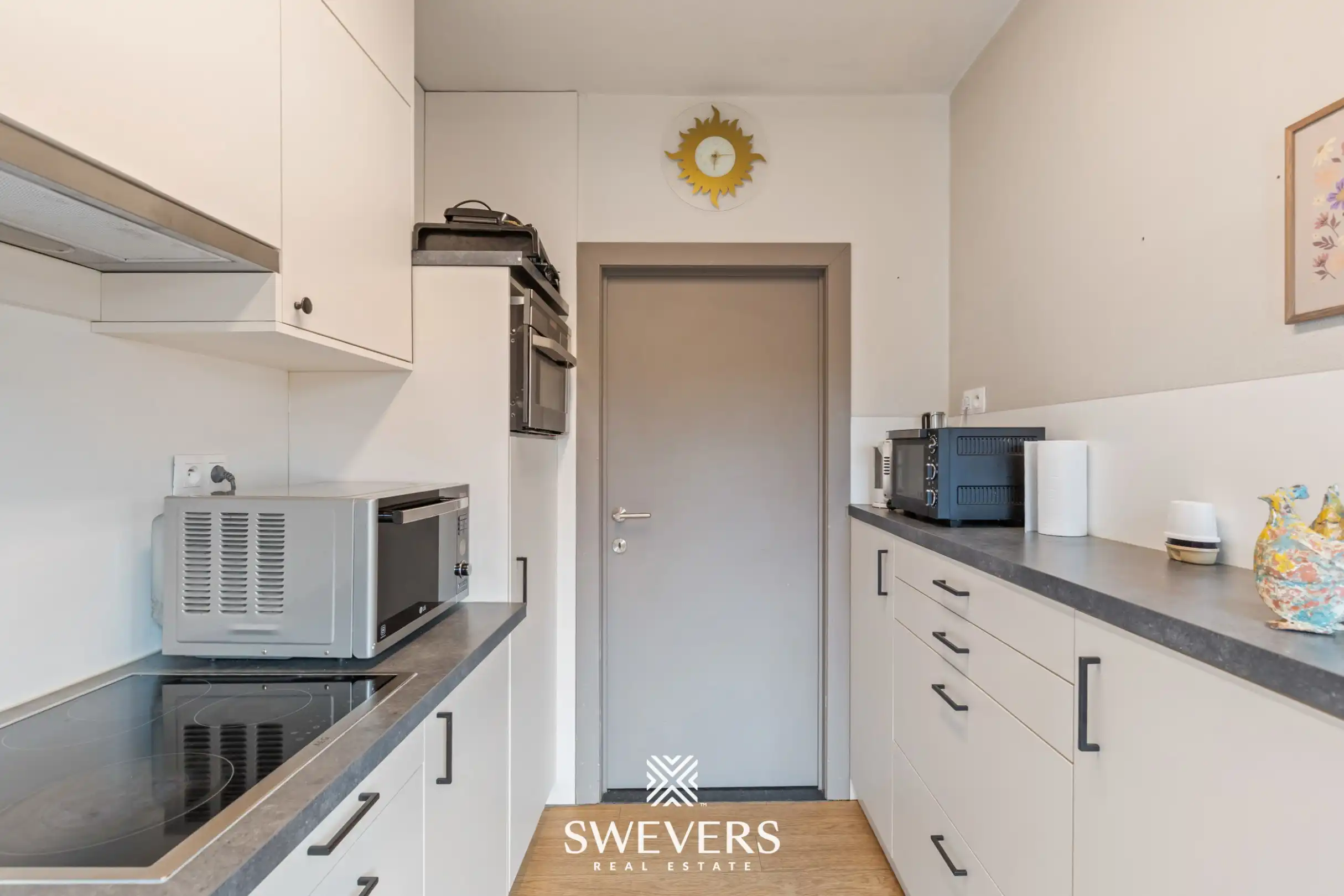 Instapklare rijwoning met 2 zeer ruime slaapkamers en uitstekende ligging foto 9