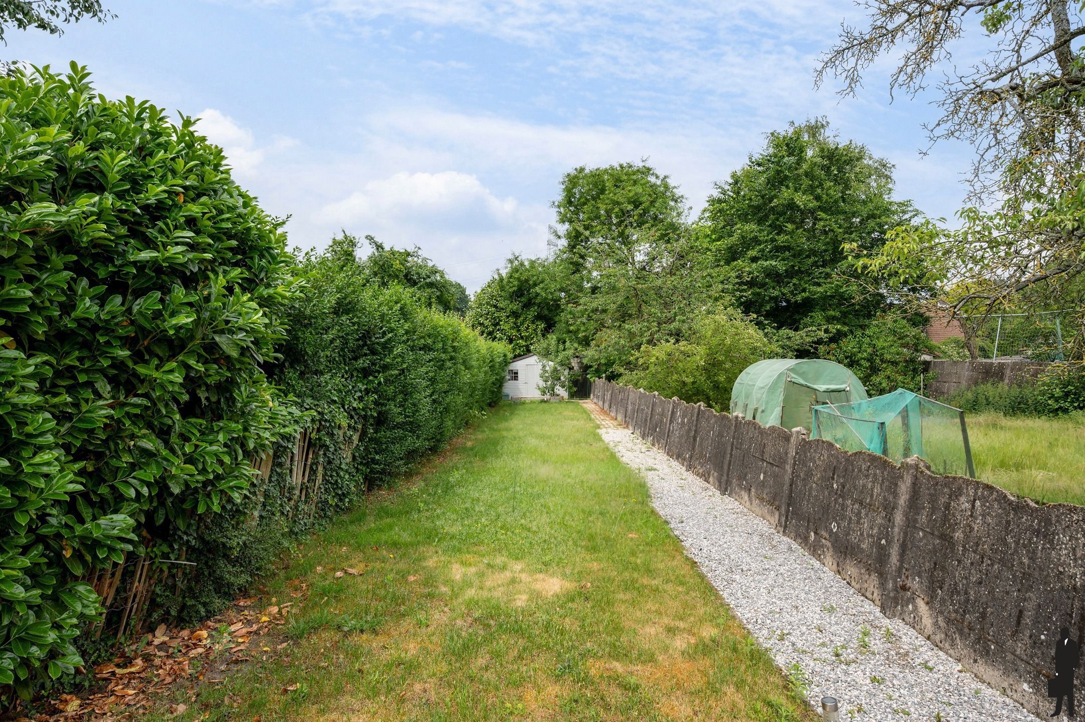 Woning in doodlopende straat met 2 slk, 2 badk en tuin op een perceel van 379 m². foto 2
