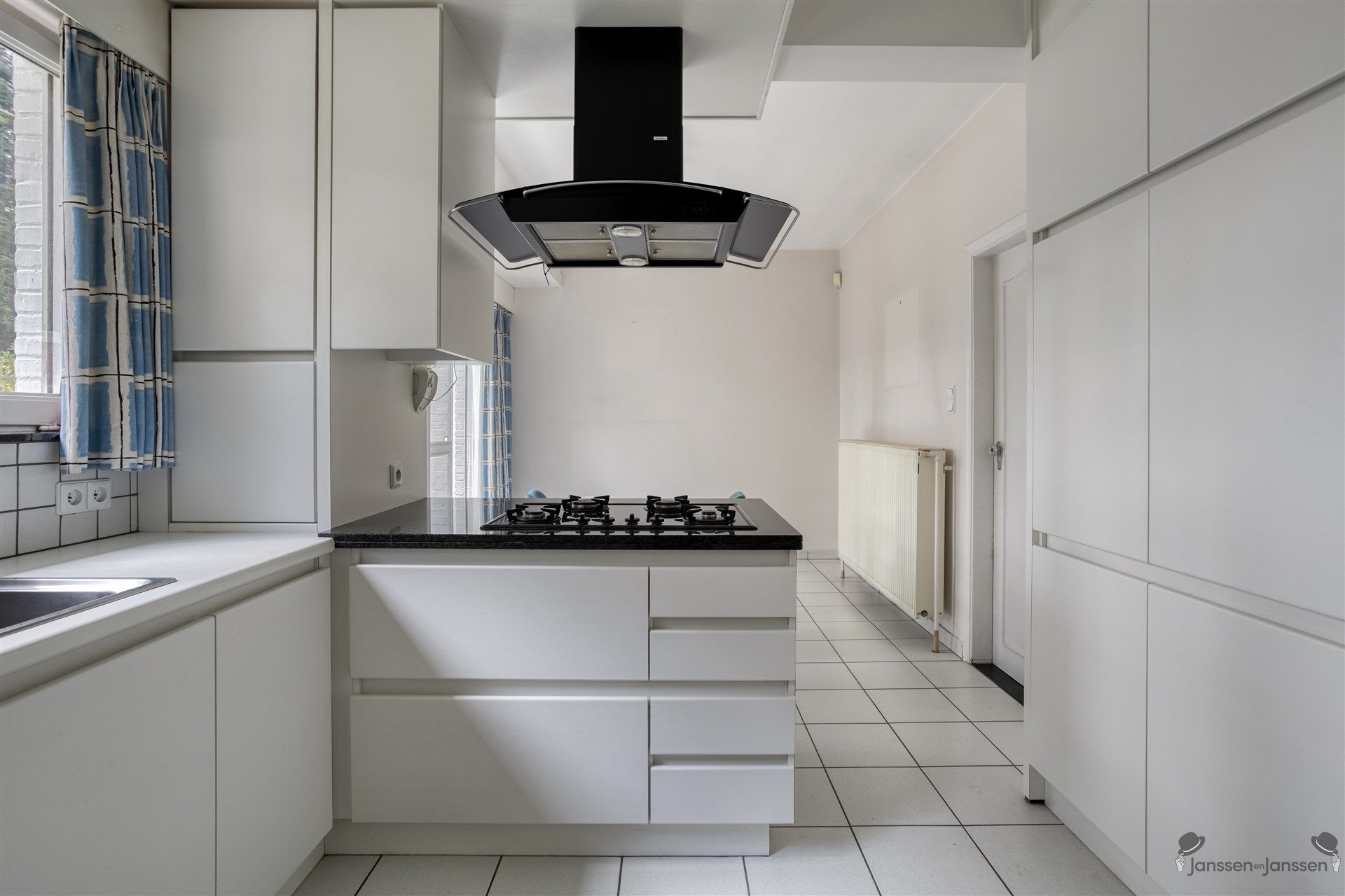 Woning op mooi villaperceel van 1.500 m² foto 12