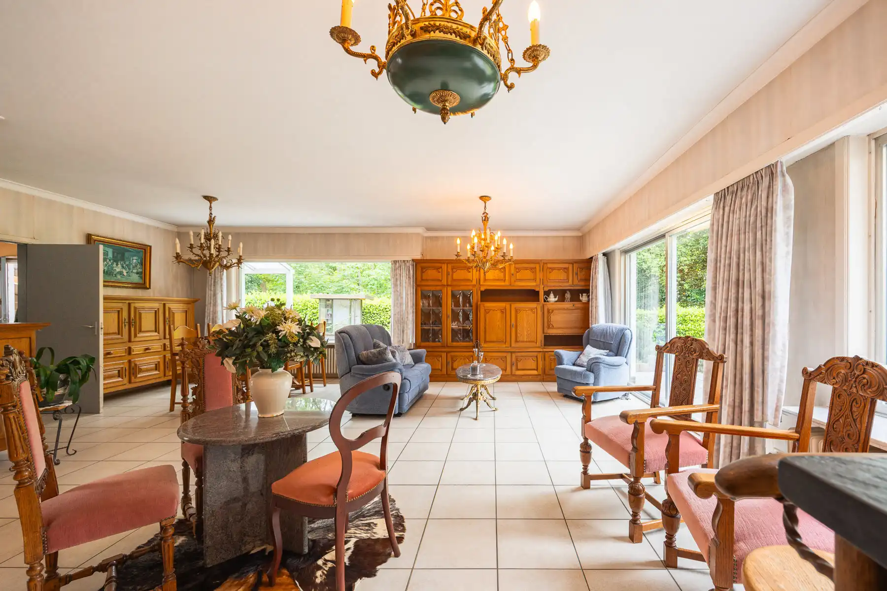 Karaktervolle villa met veel potentieel op een riant perceel foto 3