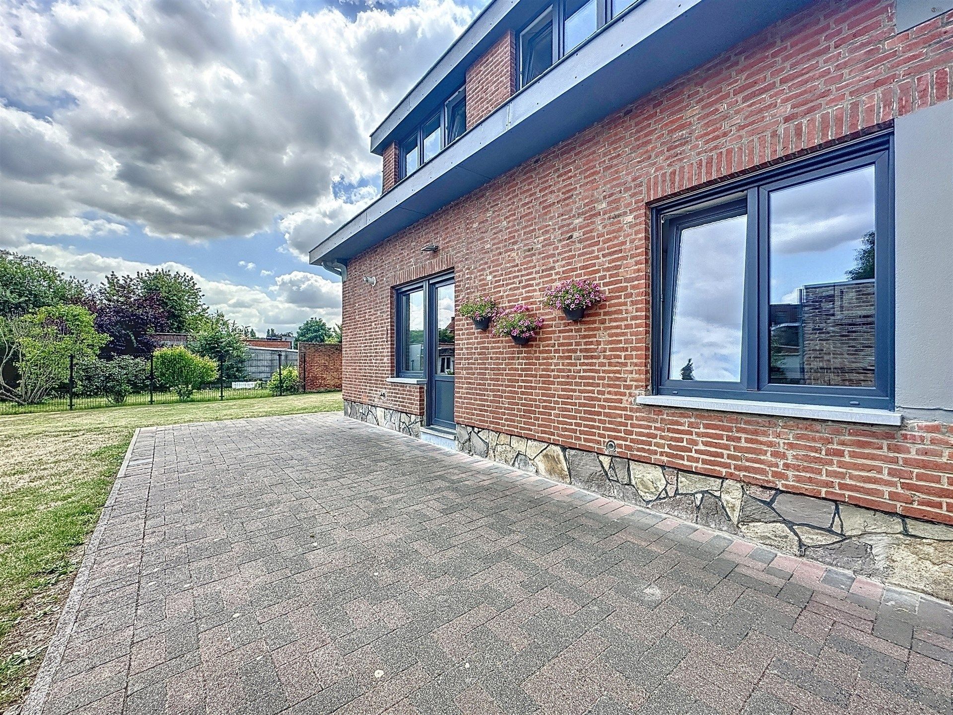 Instapklare woning met 4 slp en garage op perceel van 785m² foto 14