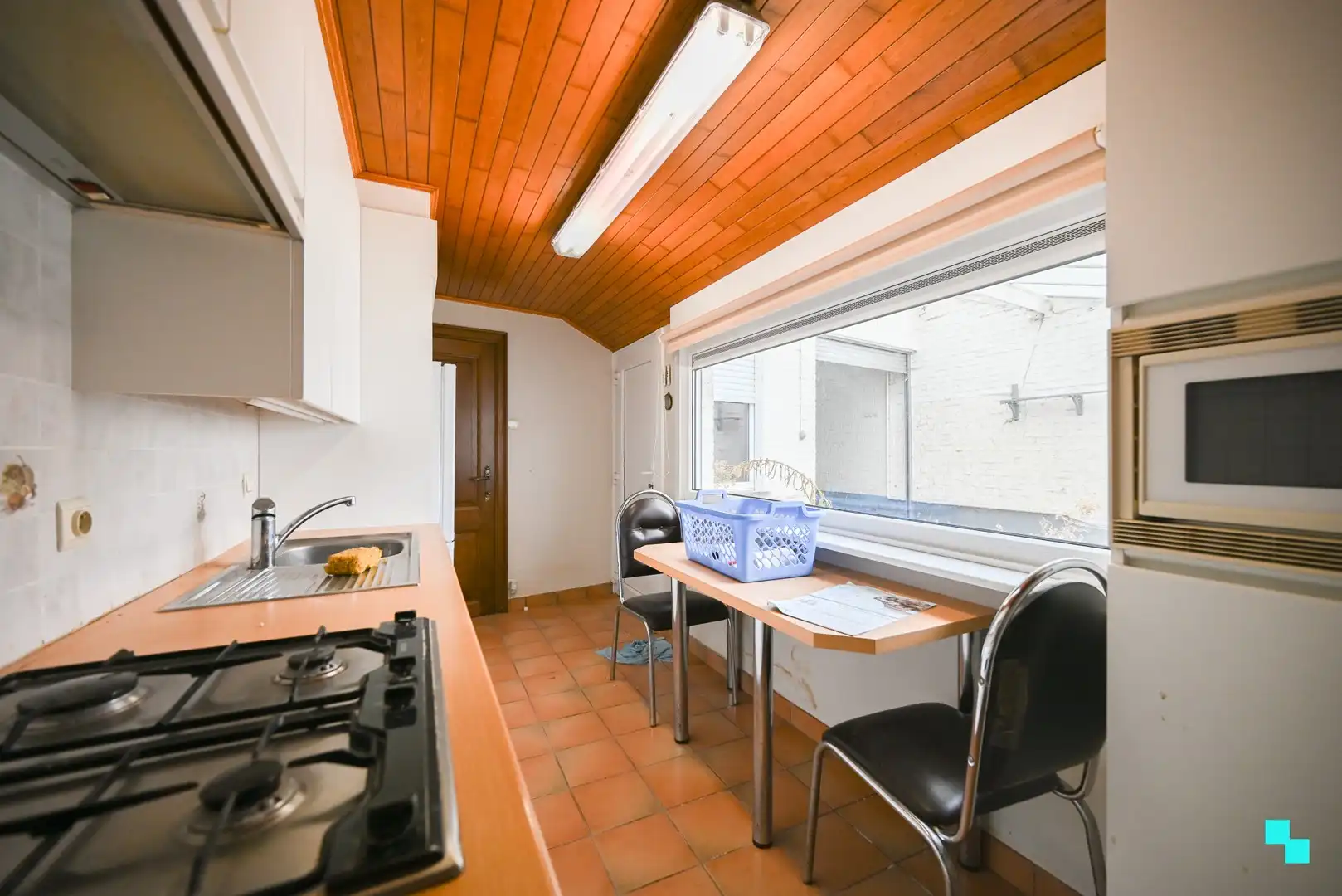 Te renoveren ééngezinswoning met vier slaapkamers en stockagemogelijkheden te Izegem foto 8