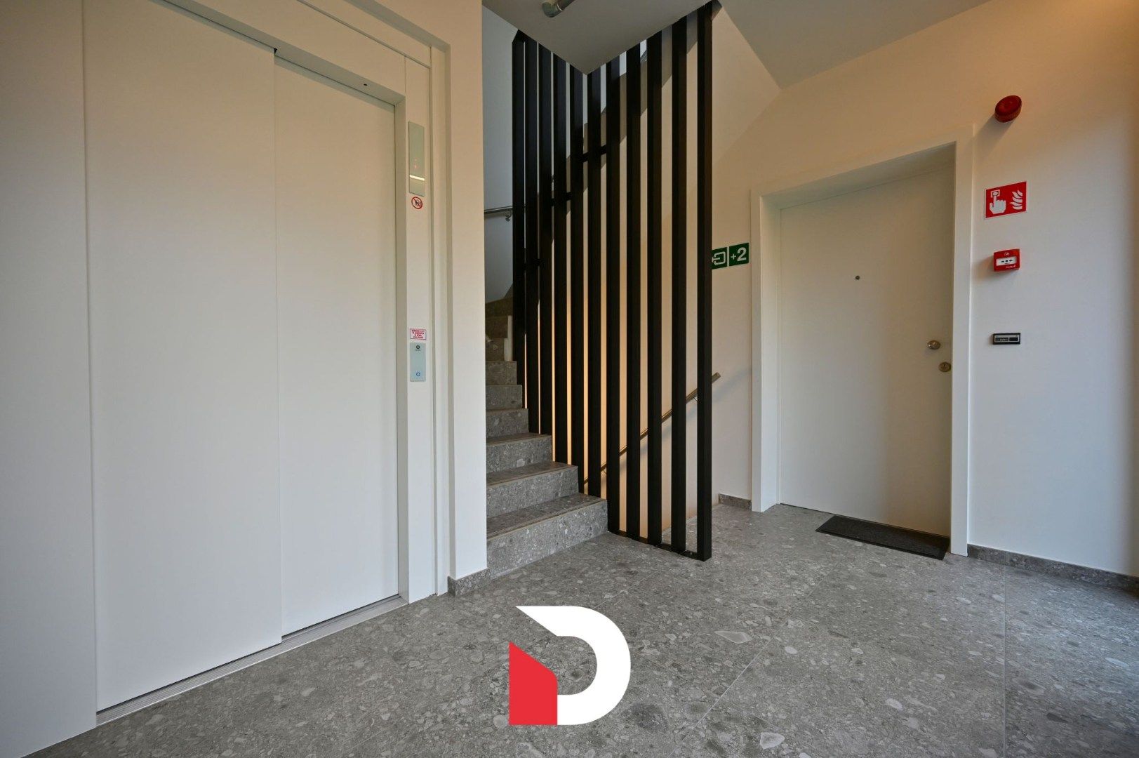 Instapklaar appartement met 2 slk label A en ruim terras centrum Brugge foto 19