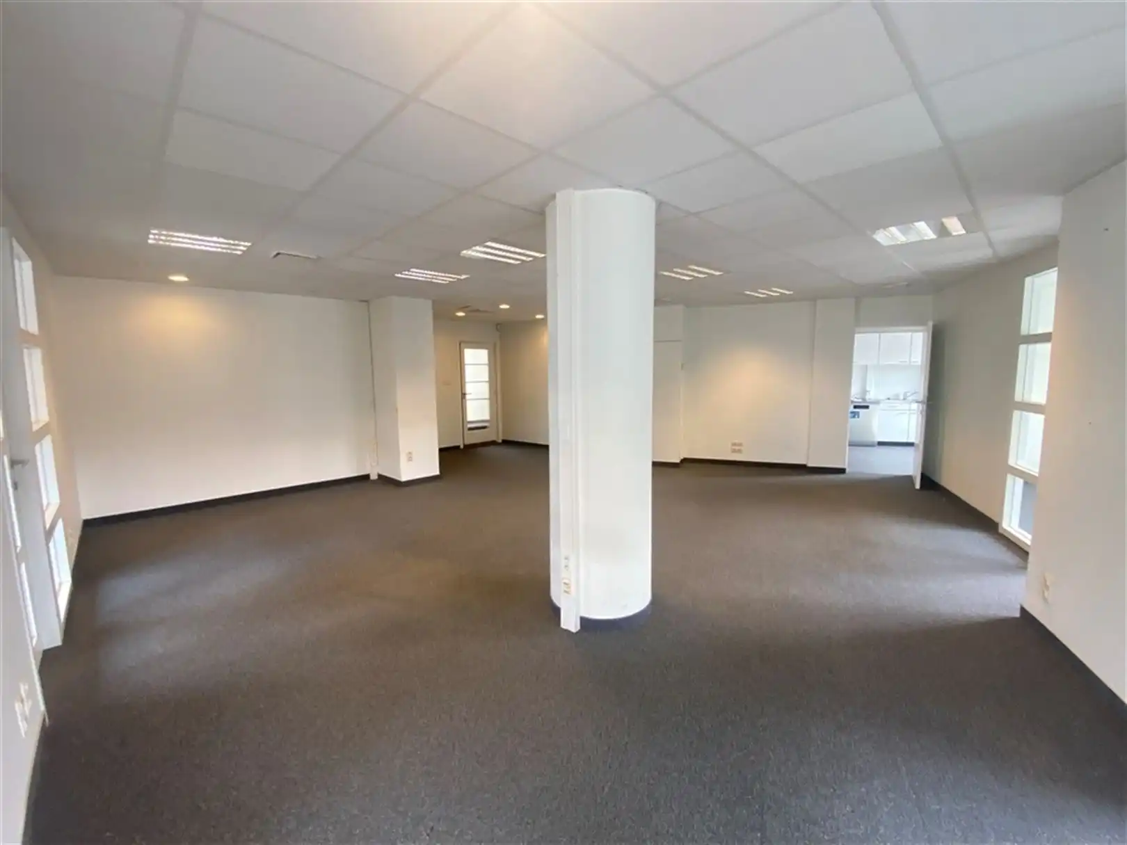 Lichtrijke kantoren in hartje Gent foto 4