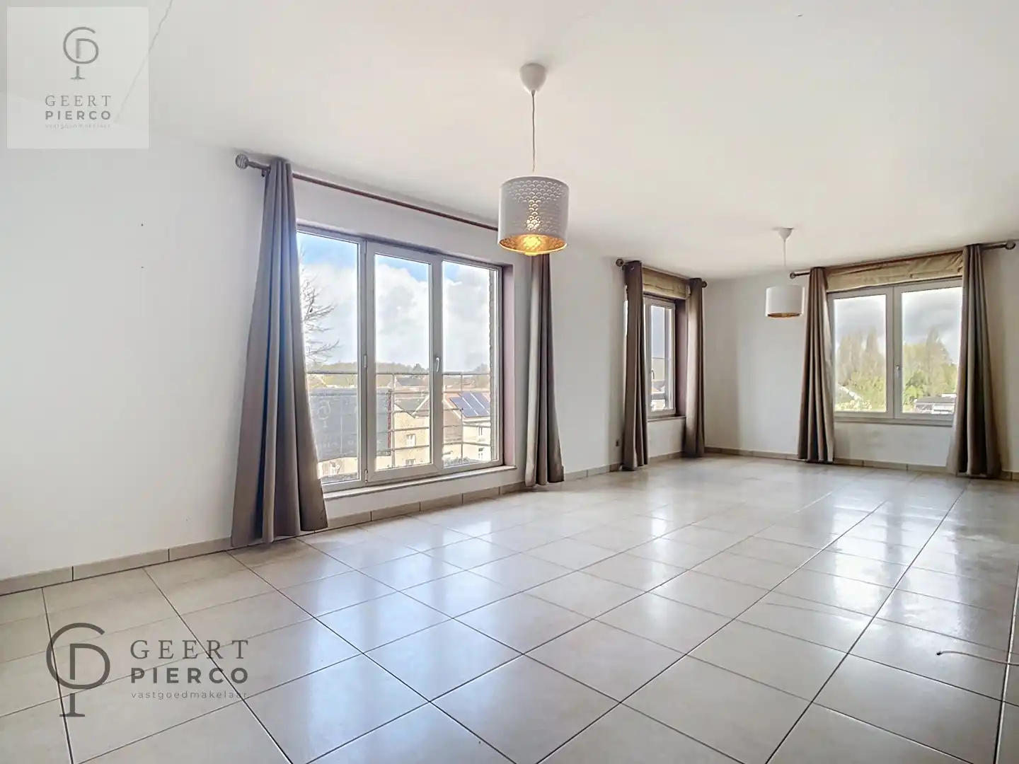 Hoofdfoto van de publicatie: Ruim appartement met twee slaapkamers, kelder en ondergrondse staanplaats.