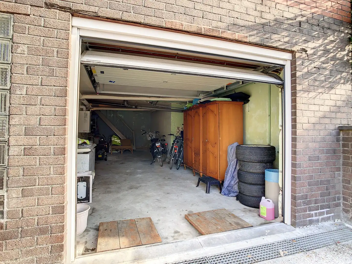 Rustig gelegen, alleenstaande woning met inpandige garage foto 9