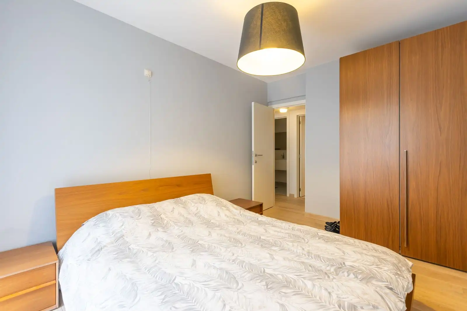 Stijlvol gerenoveerd appartement met 2 slaapkamers en lateraal zeezicht foto 10