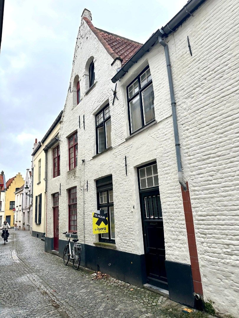Gemeubelde rijwoning vlakbij Sint-Annarei foto 13