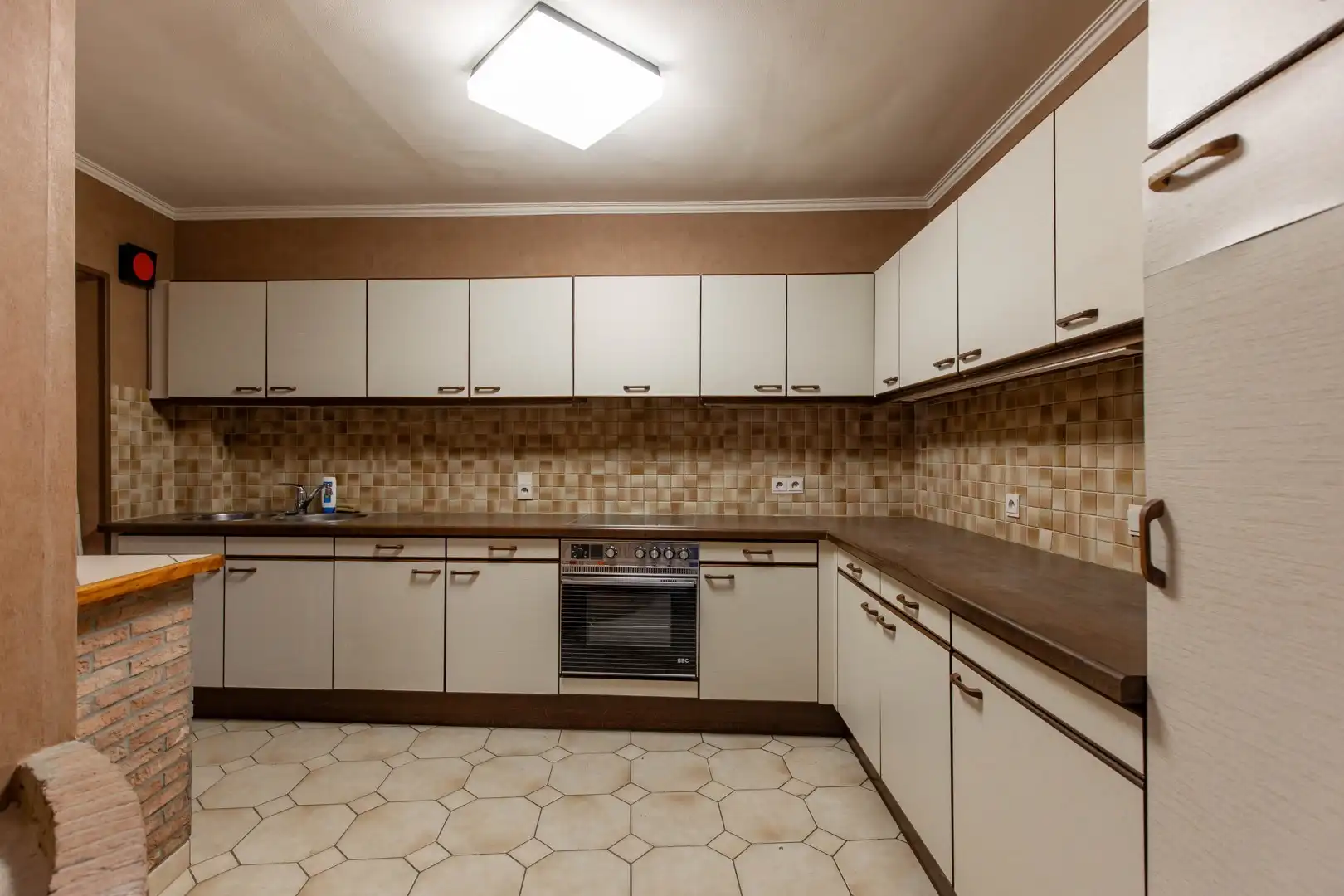 Op te frissen rijwoning in het centrum foto 9