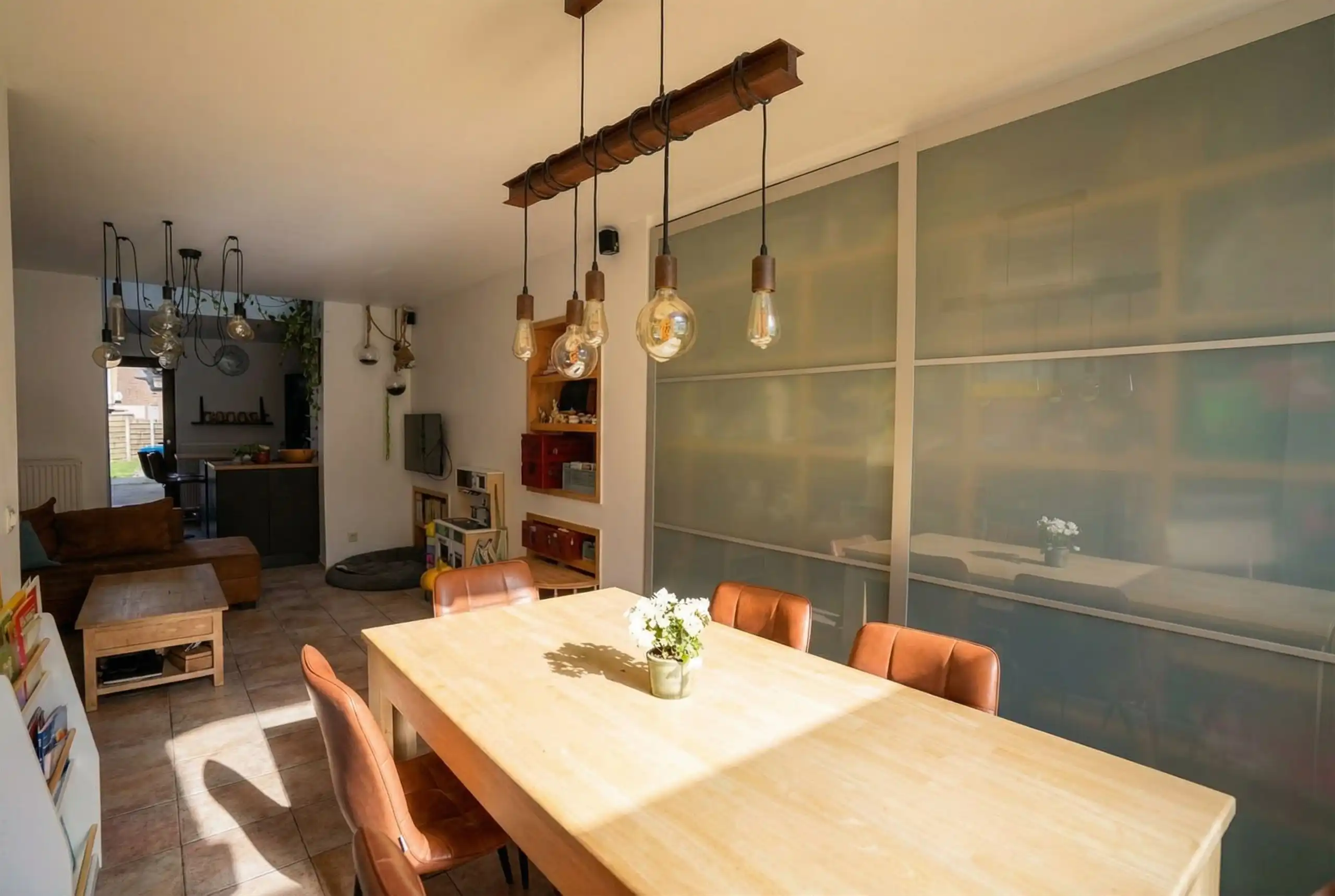 Interessante woning met grote garage en tuin, 3 slaapkamers foto 7