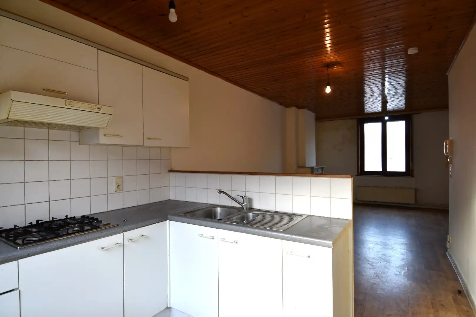 Ruime 3-slaapkamerwoning met bovenliggend appartement (woning) te koop in centrum-Kortrijk foto 9