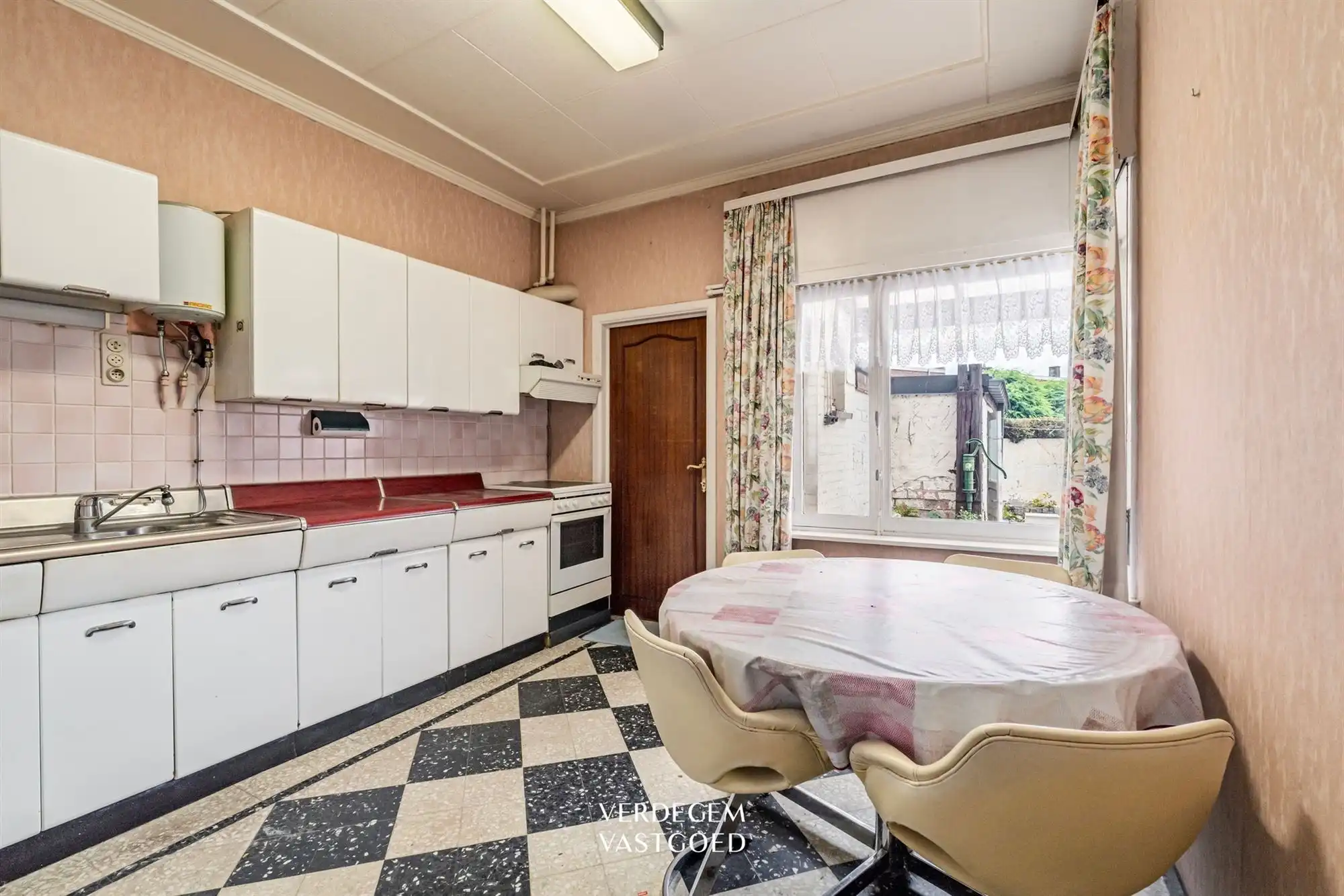 Zeer ruime en karaktervolle woning met 3 slaapkamers, garage en tuin foto 6
