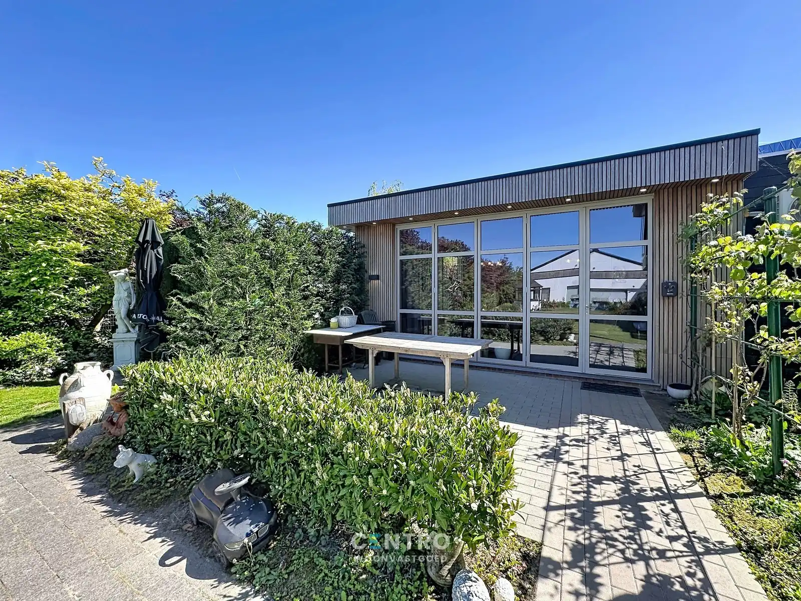 Woning met opslagruimte op zeer strategische locatie! foto 10