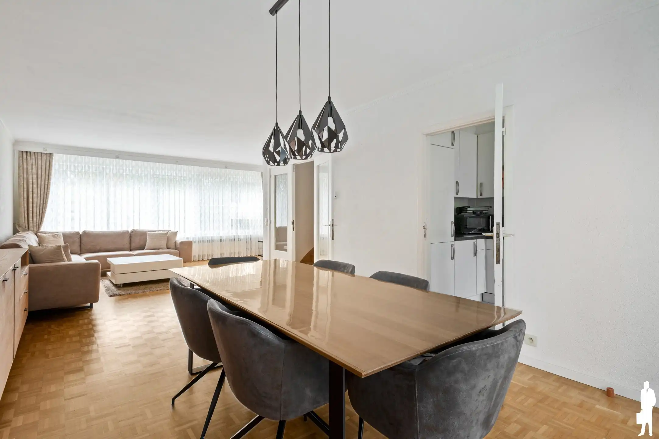 Ruime bel-etagewoning met 4 slaapkamers, garage en tuin foto 3
