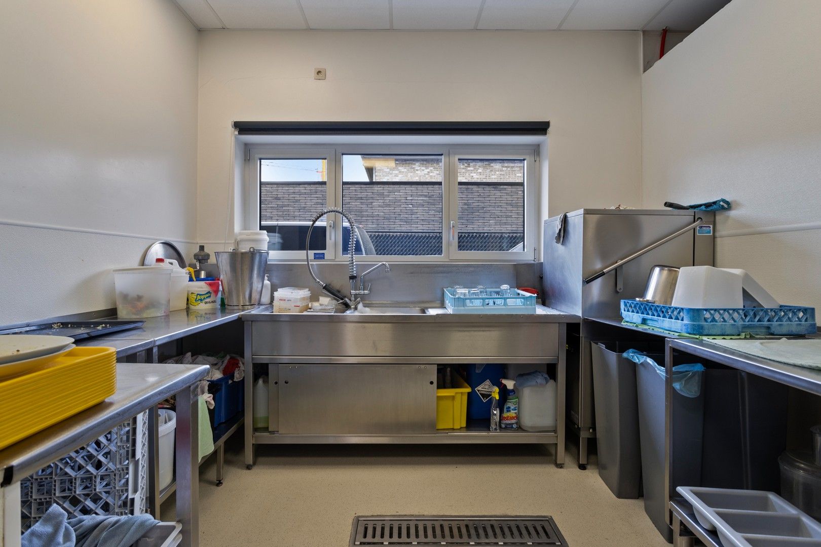 Handelspand met twee appartementen te Diksmuide foto 11