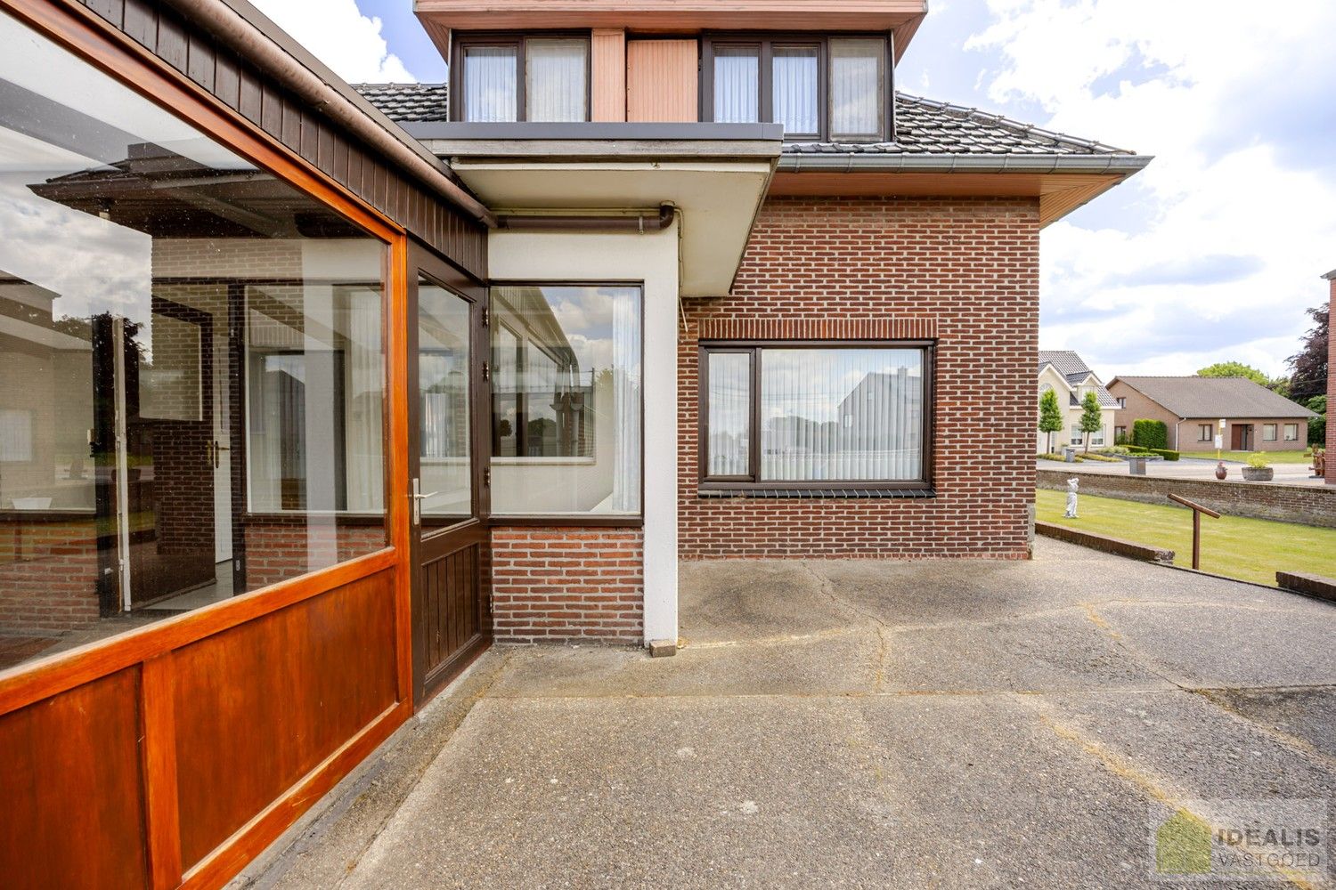 CHARMANTE EN TE RENOVEREN EENGEZINSWONING MET 4 SLAAPKAMERS OP EEN KNAP PERCEEL EN GEGEERDE LOCATIE !! foto 7