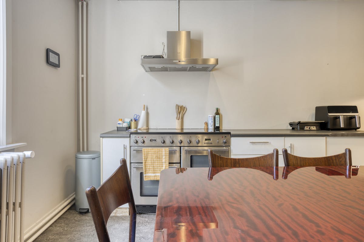 Mooie herenwoning in Schellebelle te koop met tuin en garage foto 7