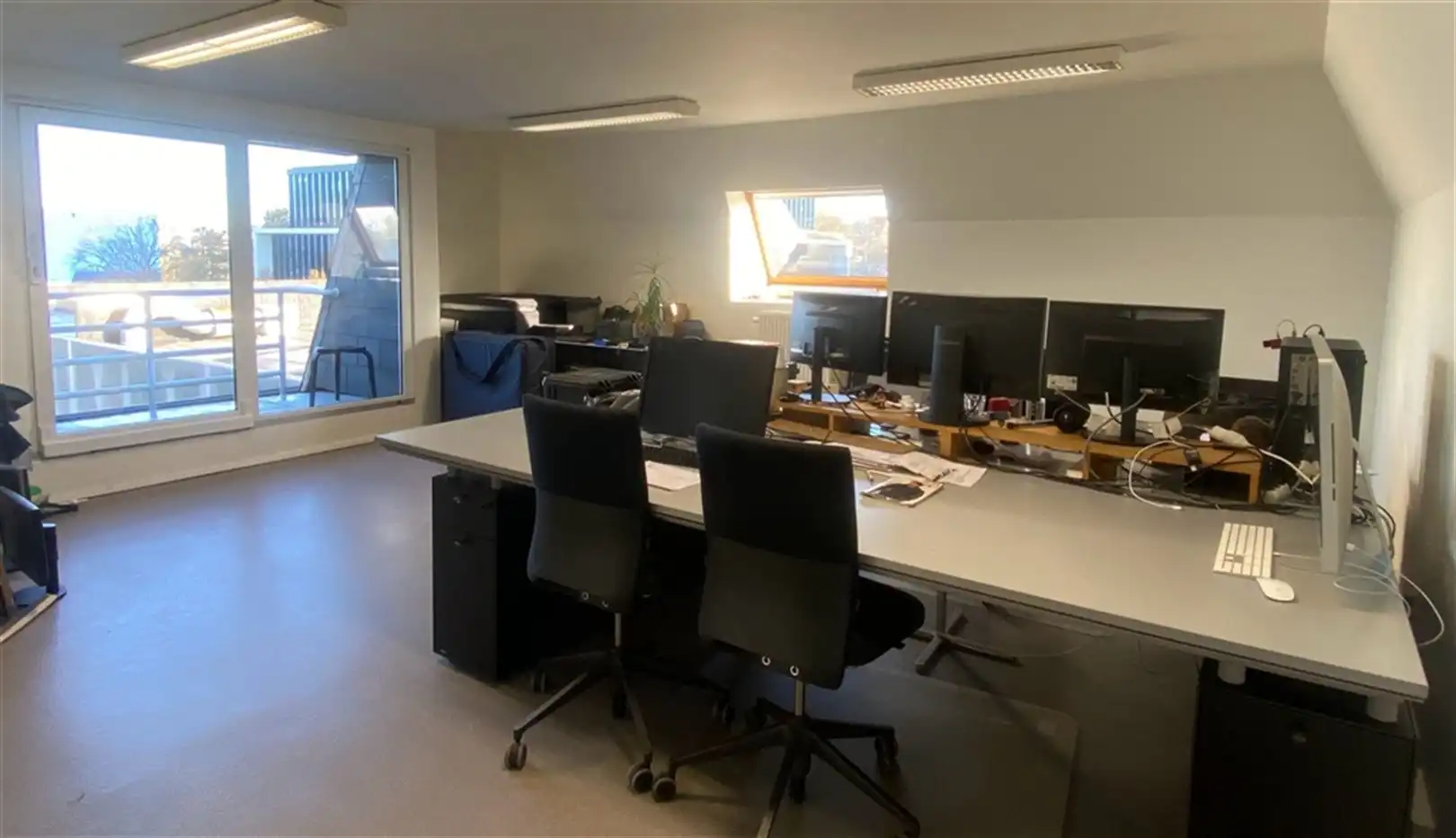 Comfortabele kantoren op zichtlocatie aan het klaverblad in Sint-Denijs-Westrem foto 4