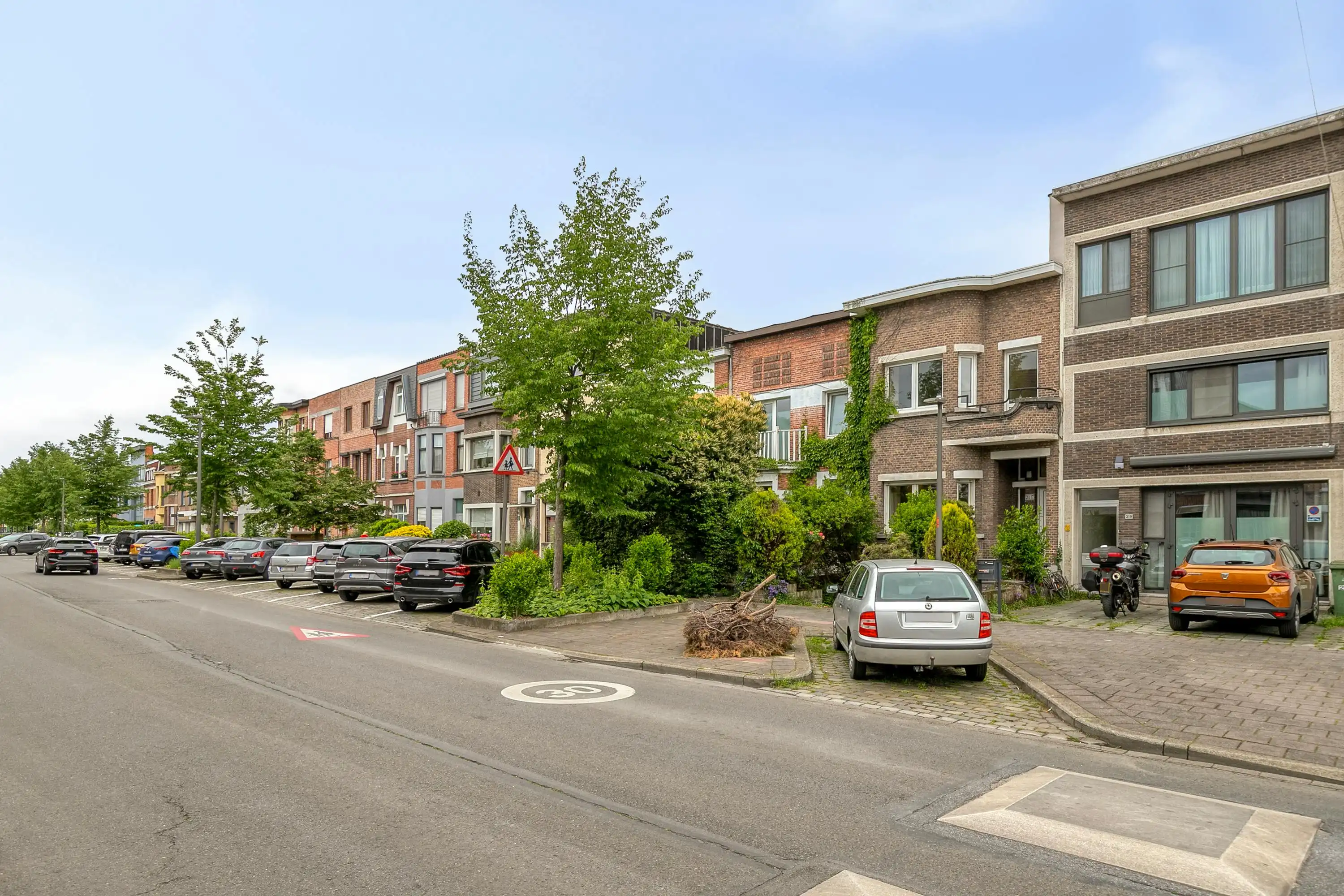 Charmante rijwoning met 3 slaapkamers in hartje Deurne! foto 2