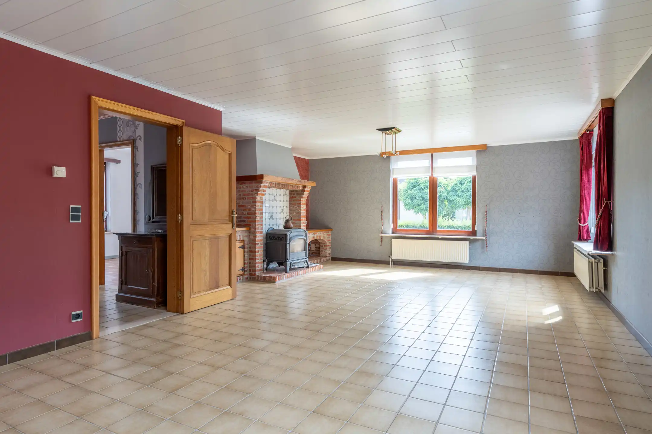 Te renoveren laagbouwwoning met 3 slpks, tuin en garage. foto 3