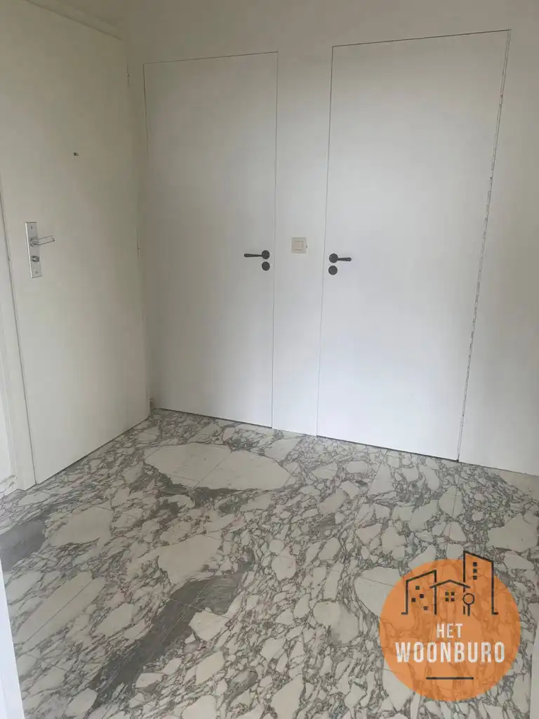 Appartement 6e verdieping met garage foto 3