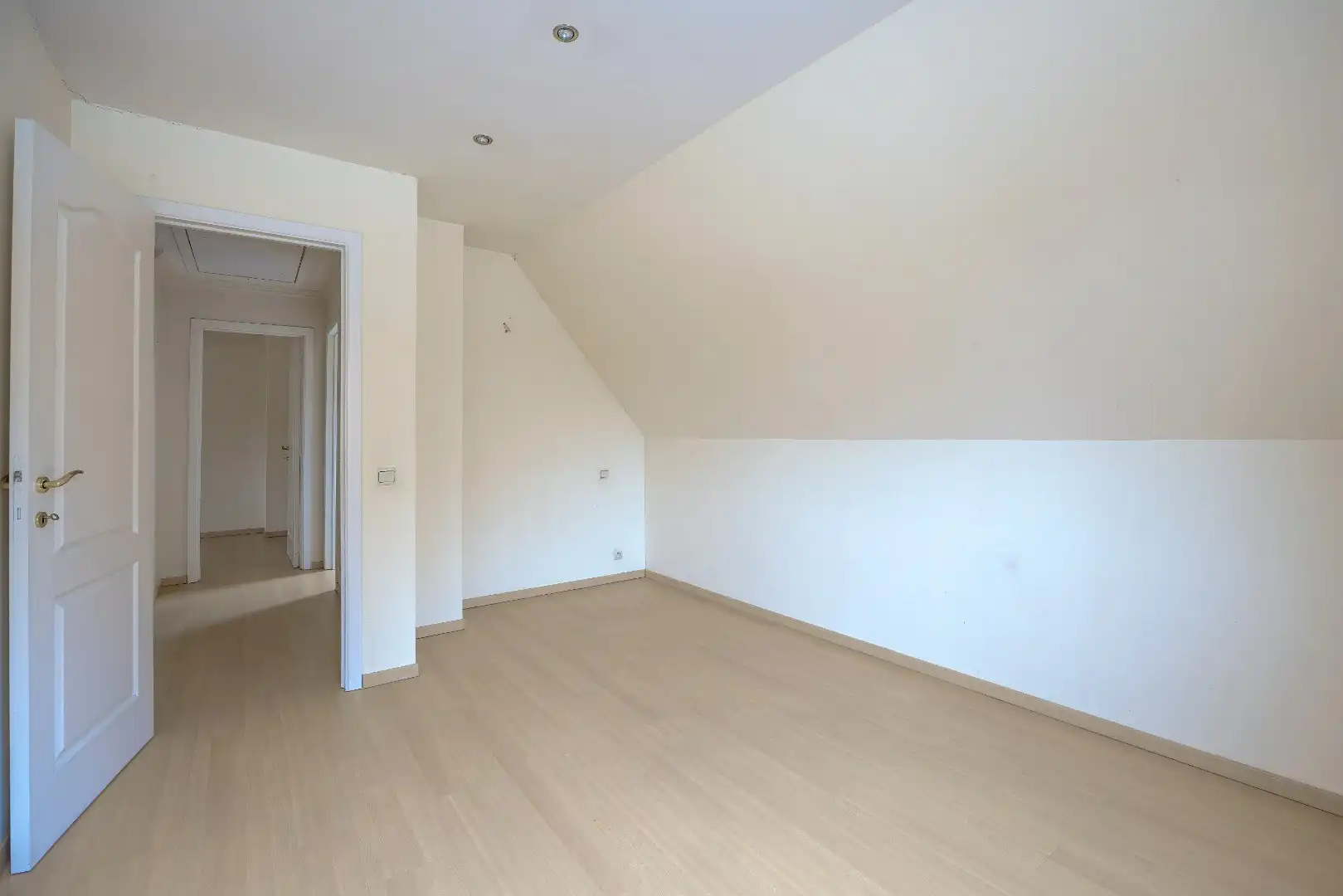 Mooie eigendom op 446 m² met goede locatie - 3 slaapkamers, garage, tuin foto 22