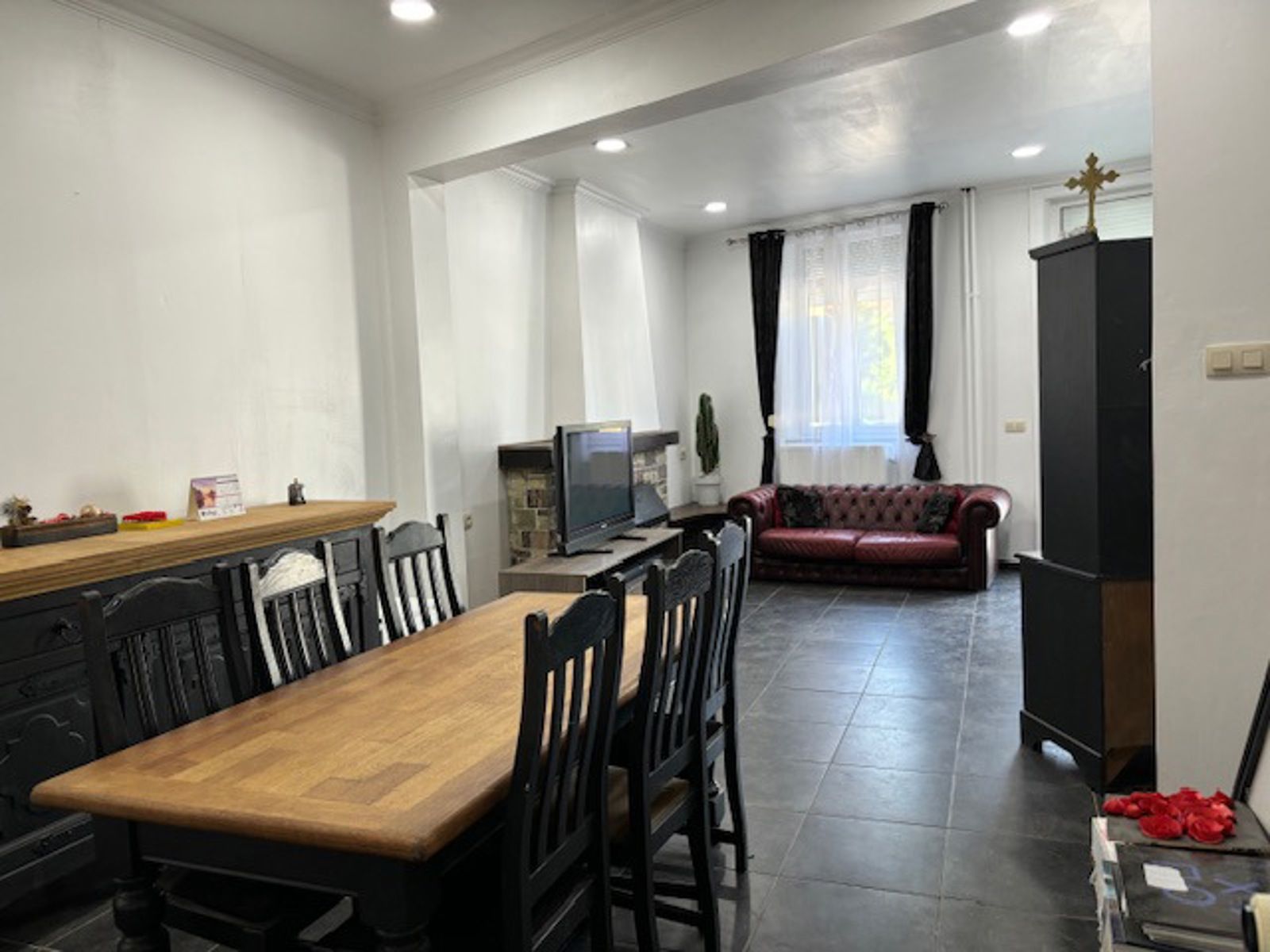 Woning met zij ingang en een prachtig zicht op de sportvelden te Landen foto 4