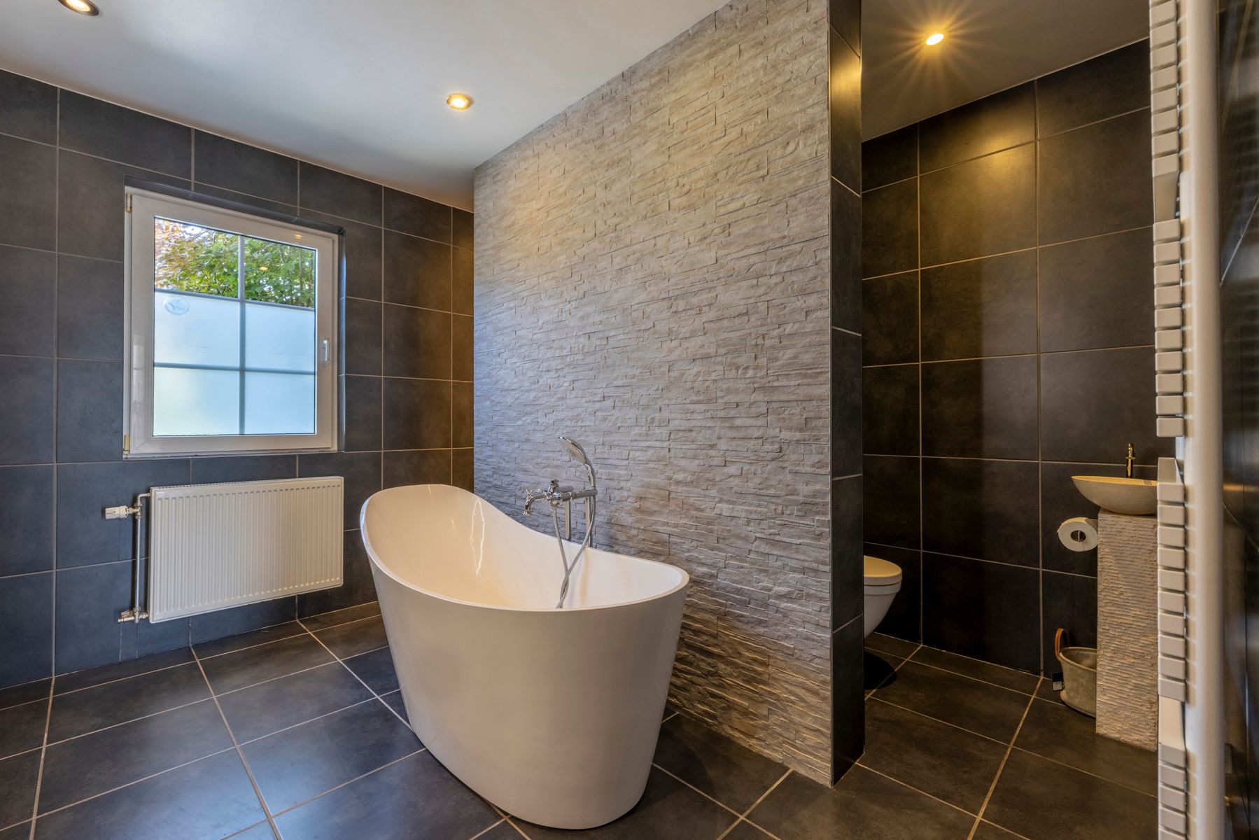 Woning met 3 slaapkamers en 7000m² weide! foto 11