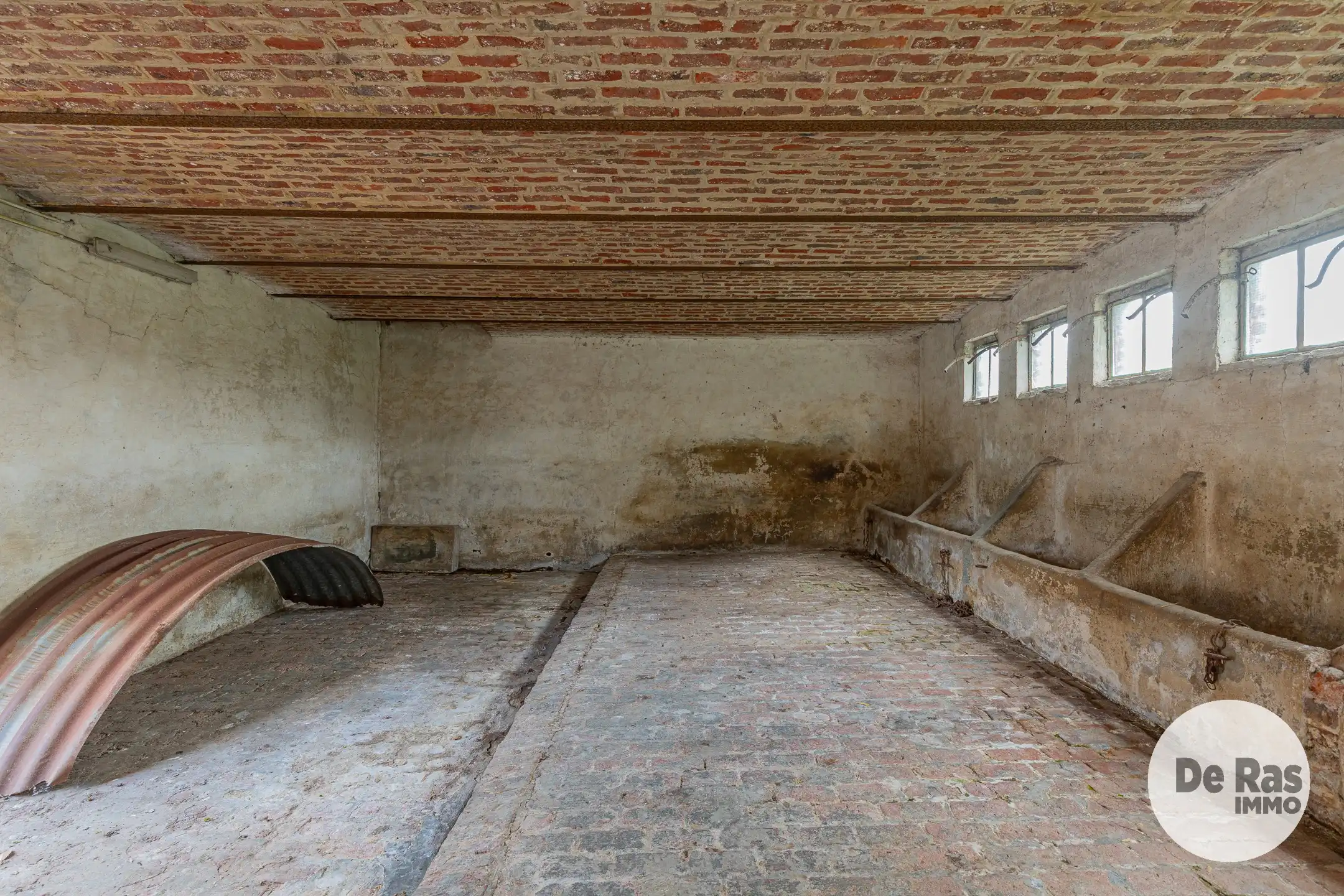 BURST - Te renoveren woning met tal van mogelijkheden foto 28
