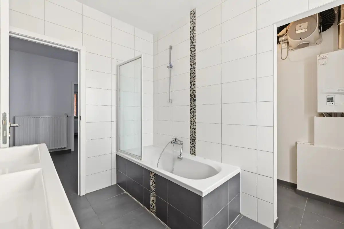Volledig gerenoveerd gelijkvloers appartement met privatief terras in het hart van Kruibeke foto 18