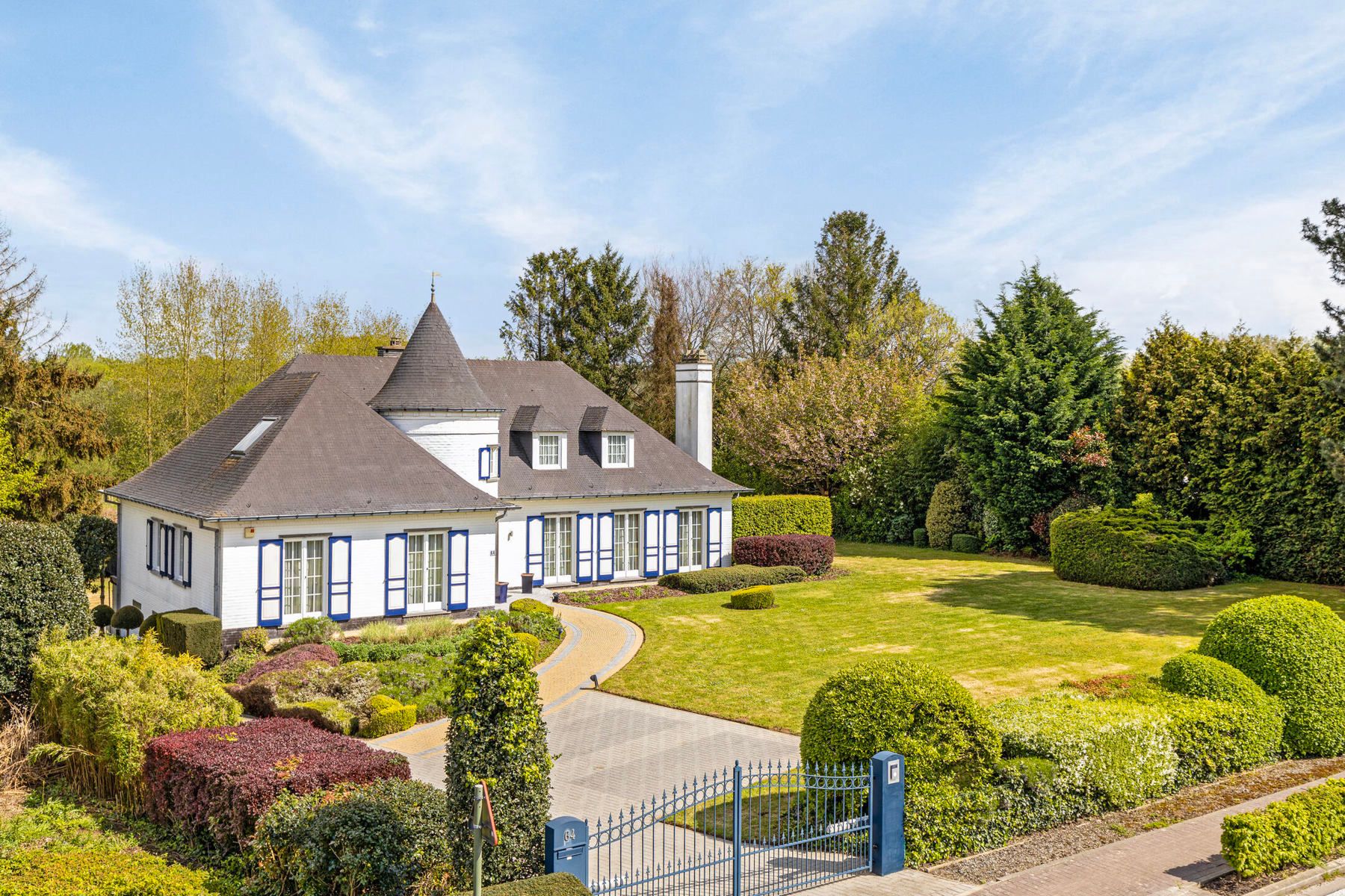 Prachtige villa met 5à6 slpks met mooi zicht op natuurgebied foto {{pictureIndex}}