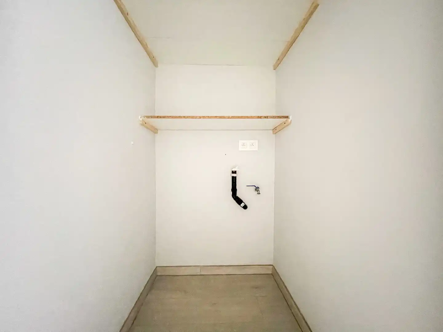 Verzorgd appartement met FRONTAAL ZEEZICHT, gelegen op de zeedijk vlakbij het Albertplein. foto 12