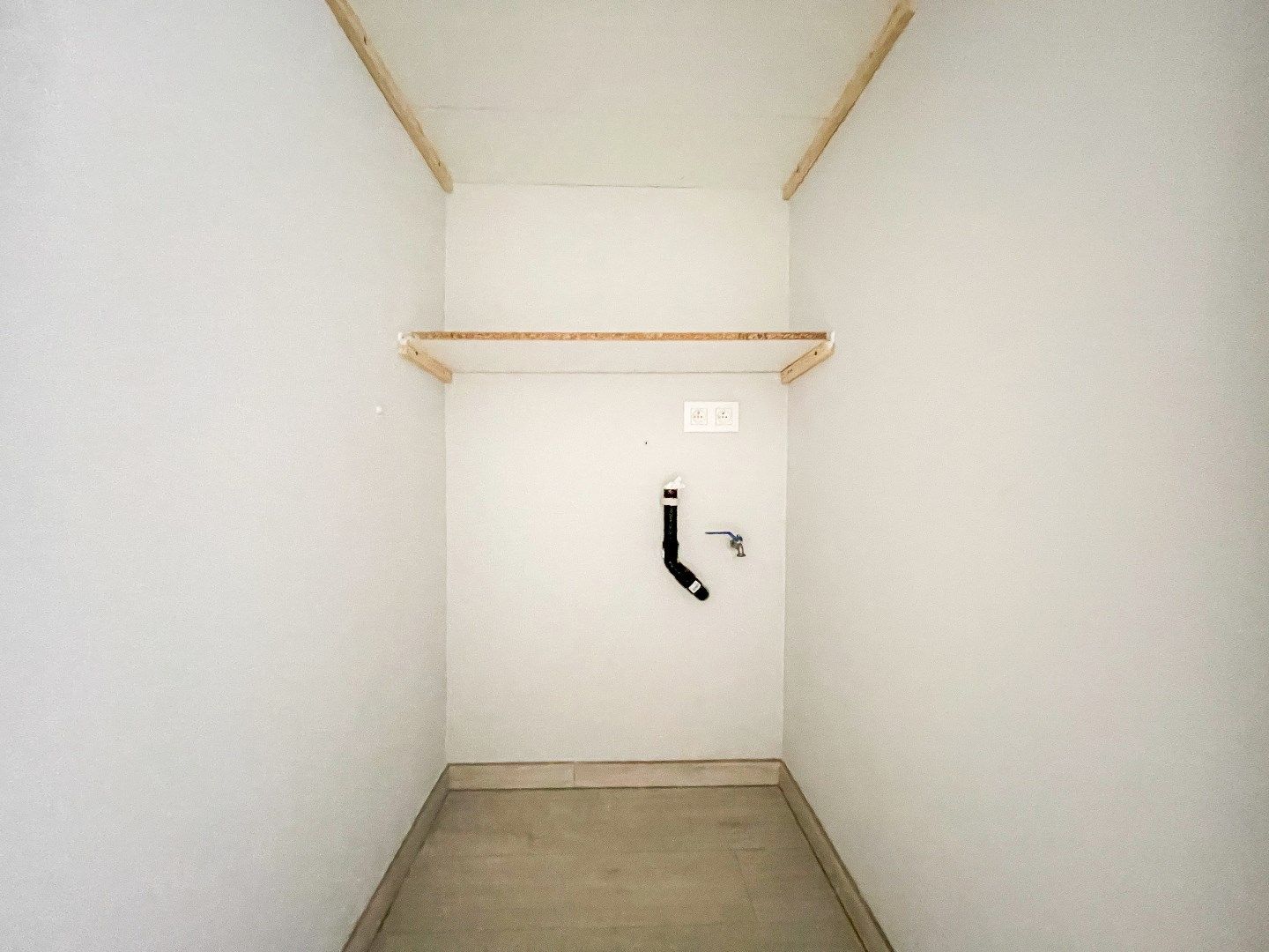 Verzorgd appartement met FRONTAAL ZEEZICHT, gelegen op de zeedijk vlakbij het Albertplein. foto 12