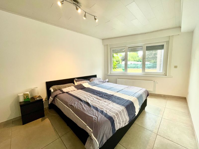 GERENOVEERD GELIJKVLOERS APPARTEMENT MET TWEE SLAAPKAMERS, TUIN EN GARAGE foto 8