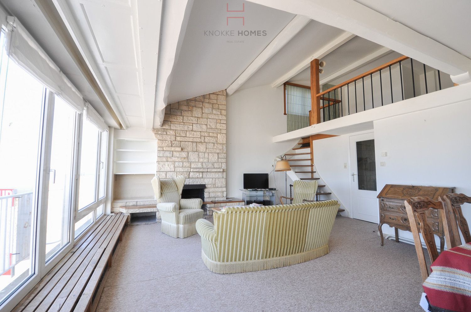 Ruim appartement op de zeedijk aan het Albertstrand-Duinbergen foto 4