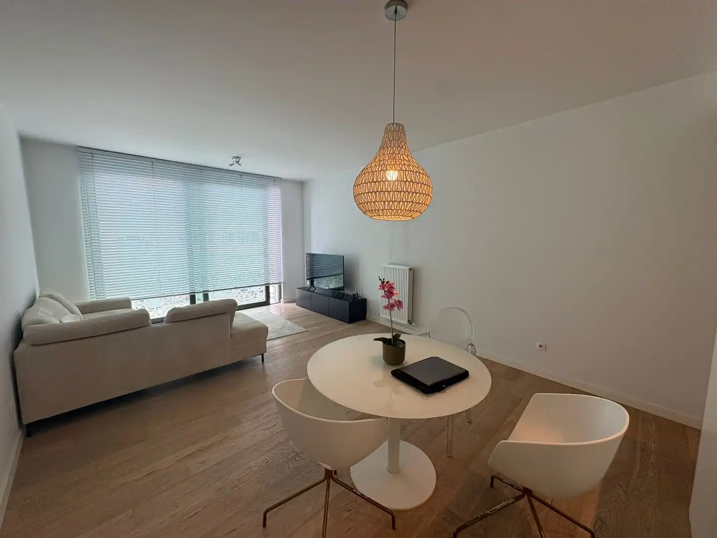 RUIM TWEE SLAAPKAMER APPARTEMENT MET TERRAS foto 3